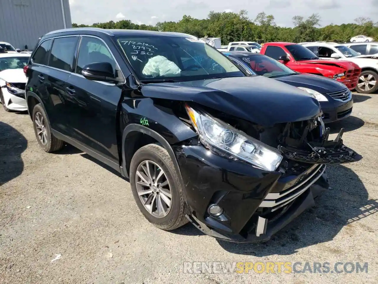 1 Photograph of a damaged car 5TDKZRFH8KS558792 TOYOTA HIGHLANDER 2019