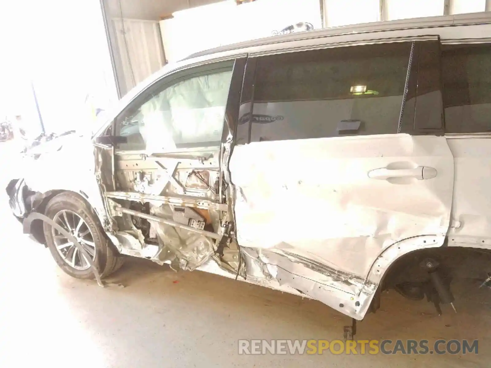 10 Фотография поврежденного автомобиля 5TDKZRFH8KS559036 TOYOTA HIGHLANDER 2019