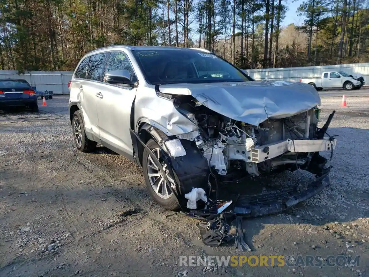 1 Photograph of a damaged car 5TDKZRFH8KS561689 TOYOTA HIGHLANDER 2019