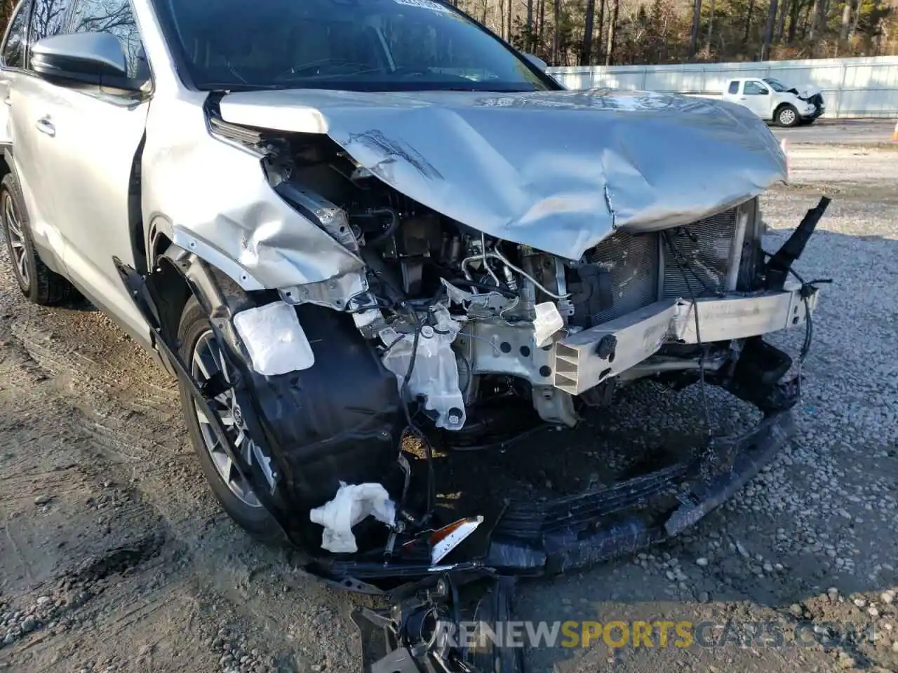 9 Photograph of a damaged car 5TDKZRFH8KS561689 TOYOTA HIGHLANDER 2019