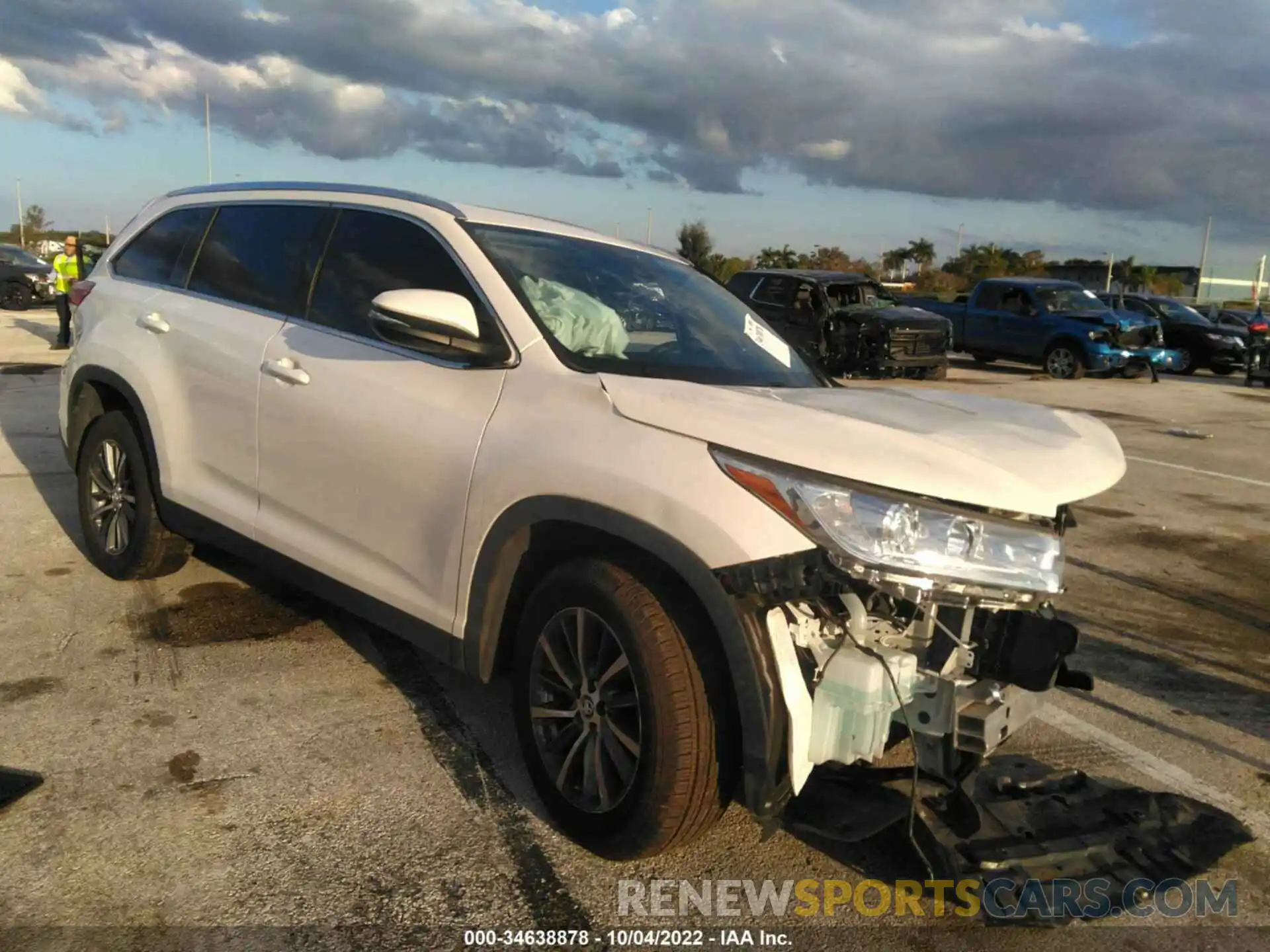 1 Photograph of a damaged car 5TDKZRFH8KS562728 TOYOTA HIGHLANDER 2019