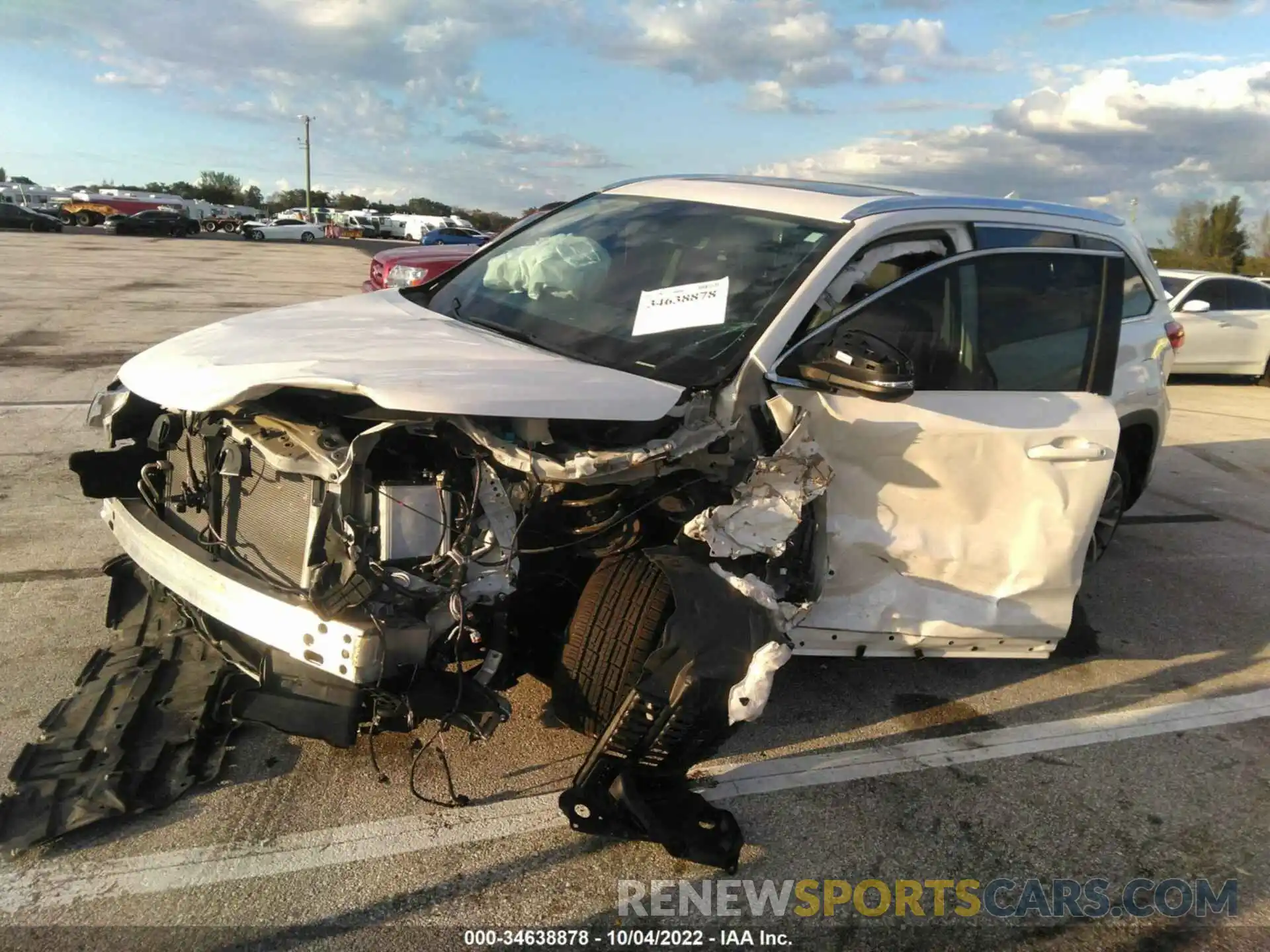 2 Photograph of a damaged car 5TDKZRFH8KS562728 TOYOTA HIGHLANDER 2019