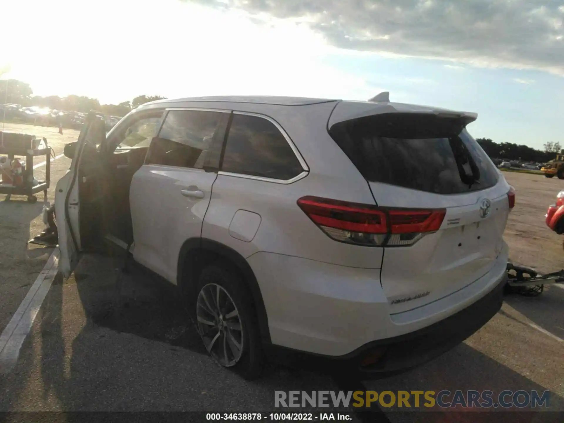 3 Photograph of a damaged car 5TDKZRFH8KS562728 TOYOTA HIGHLANDER 2019