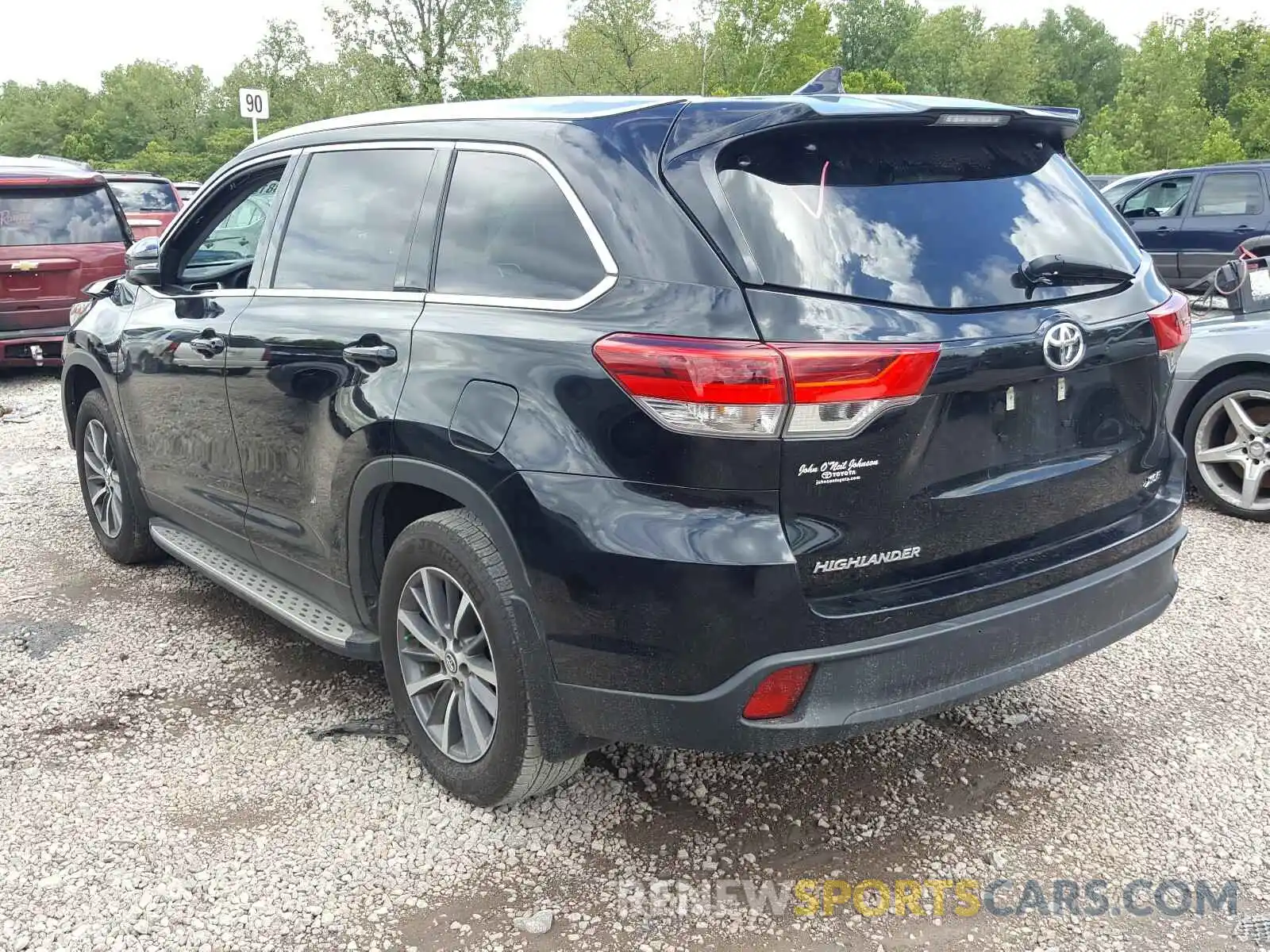 3 Photograph of a damaged car 5TDKZRFH8KS564673 TOYOTA HIGHLANDER 2019