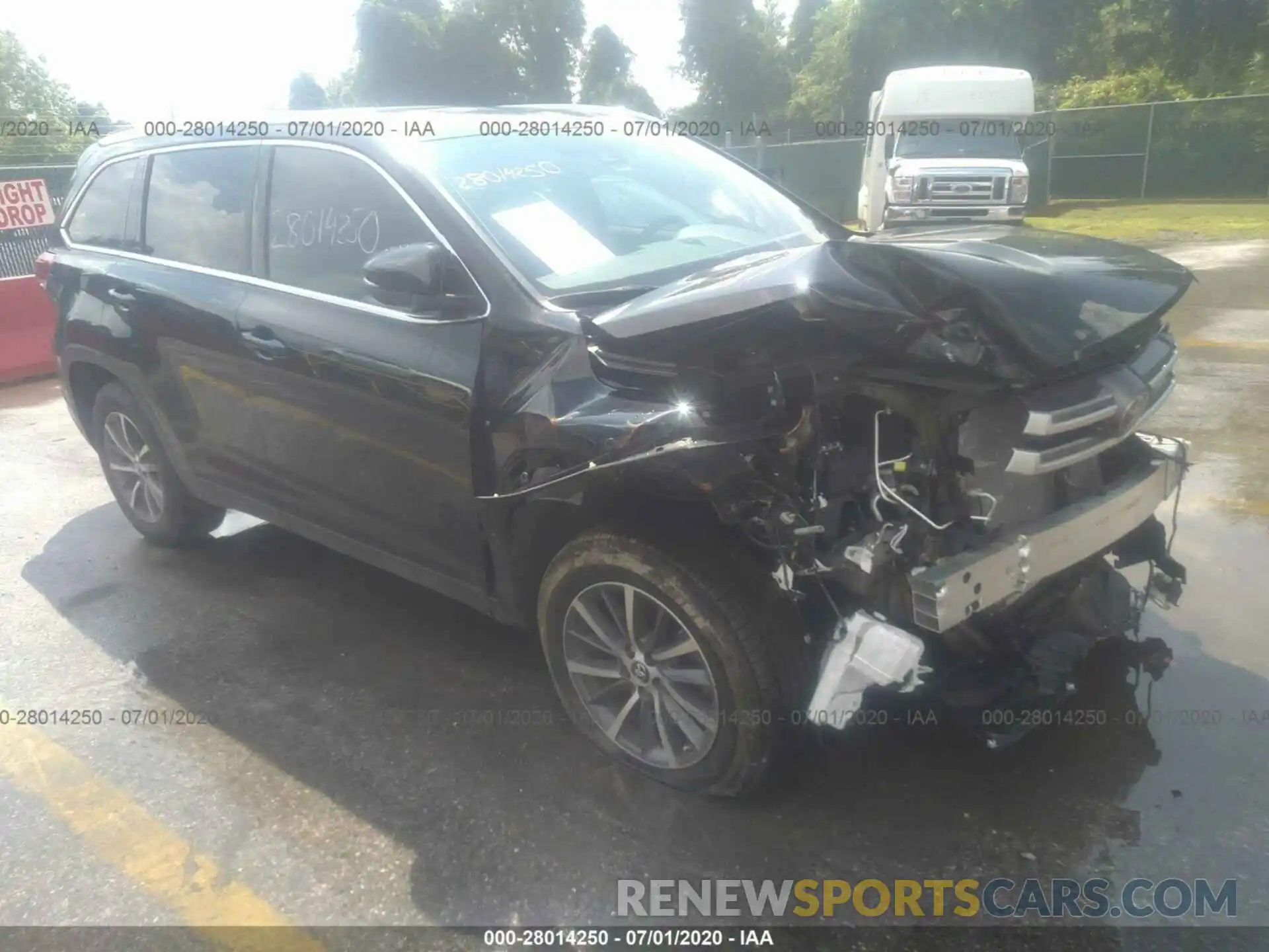 1 Photograph of a damaged car 5TDKZRFH8KS566116 TOYOTA HIGHLANDER 2019