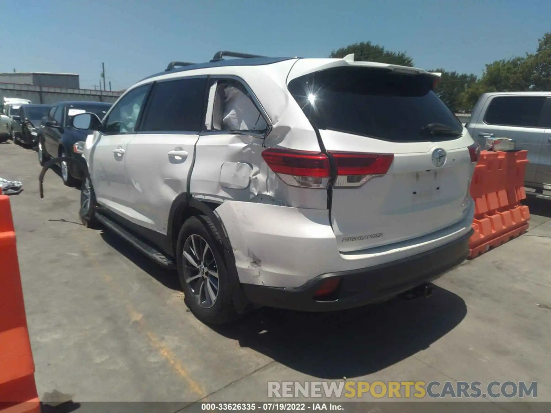 3 Фотография поврежденного автомобиля 5TDKZRFH8KS567265 TOYOTA HIGHLANDER 2019