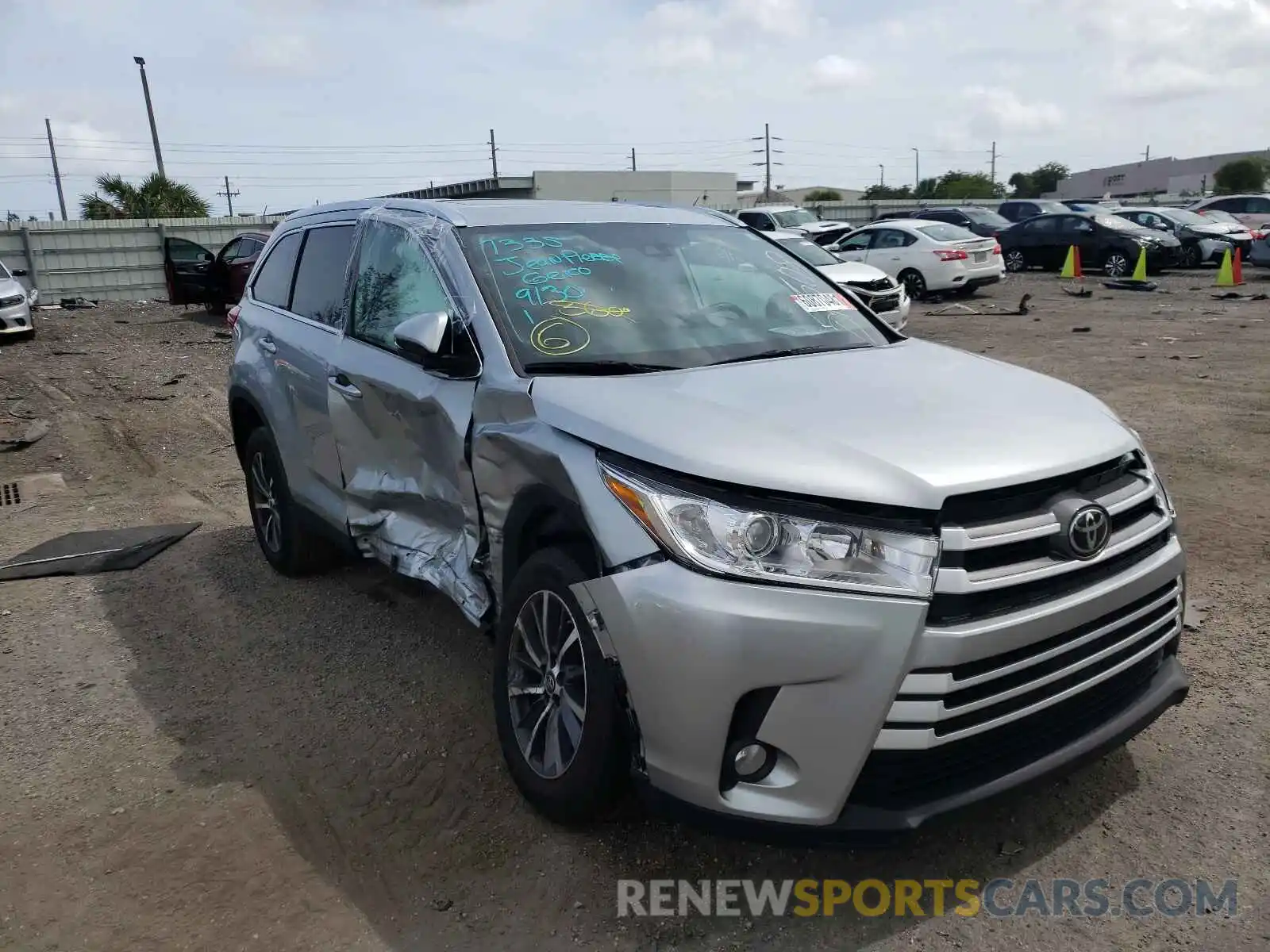 1 Photograph of a damaged car 5TDKZRFH8KS567508 TOYOTA HIGHLANDER 2019