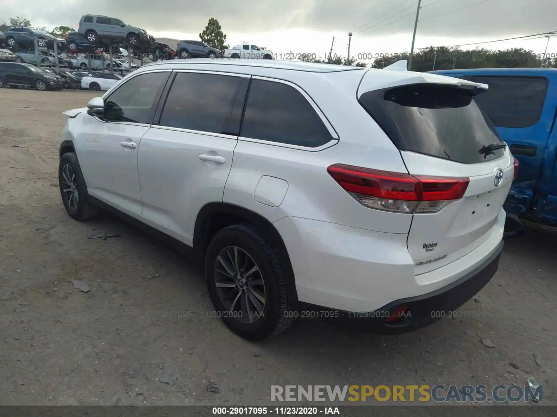 3 Photograph of a damaged car 5TDKZRFH8KS567914 TOYOTA HIGHLANDER 2019