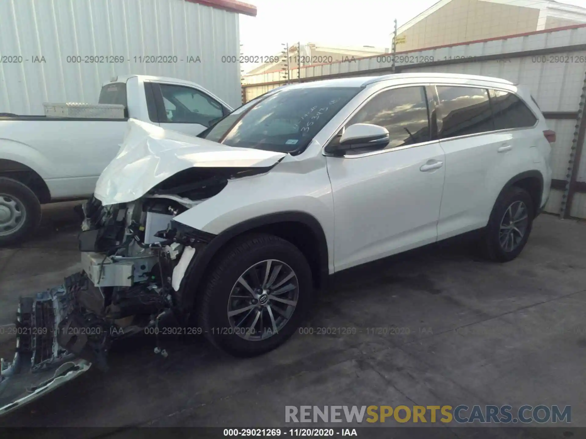 2 Photograph of a damaged car 5TDKZRFH8KS568884 TOYOTA HIGHLANDER 2019