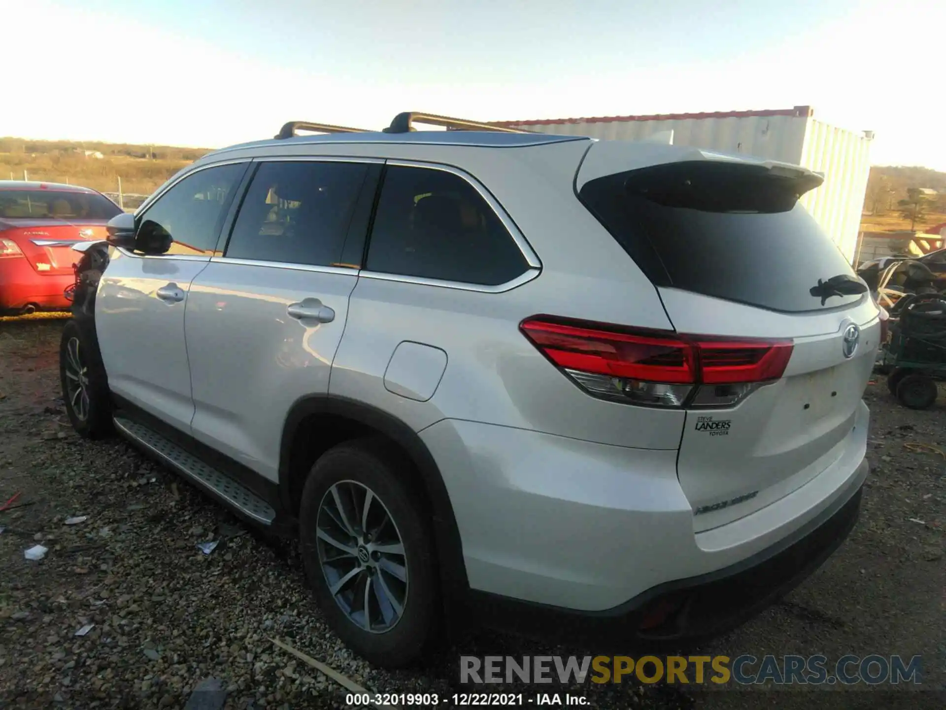 3 Фотография поврежденного автомобиля 5TDKZRFH8KS570070 TOYOTA HIGHLANDER 2019