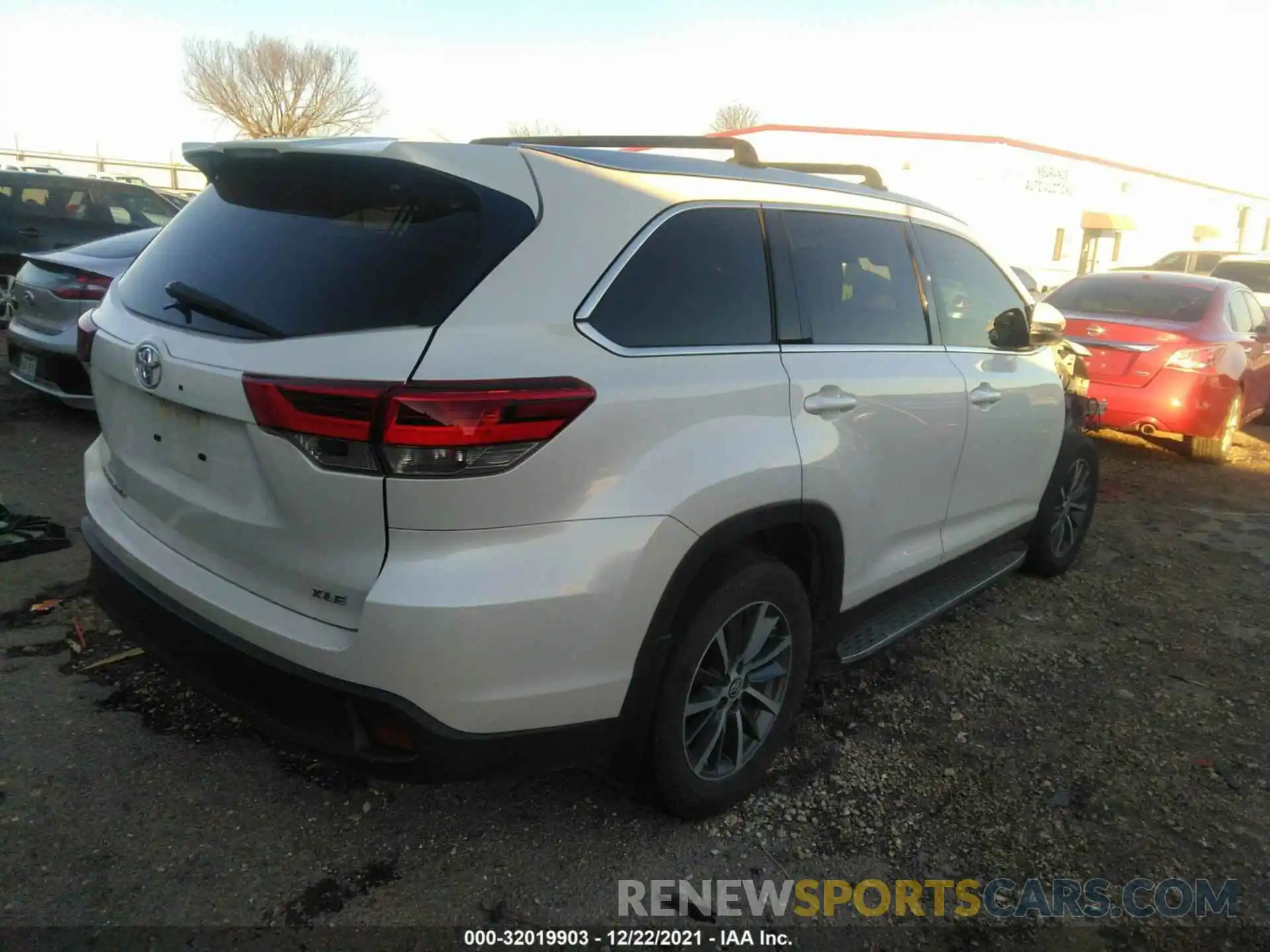 4 Фотография поврежденного автомобиля 5TDKZRFH8KS570070 TOYOTA HIGHLANDER 2019