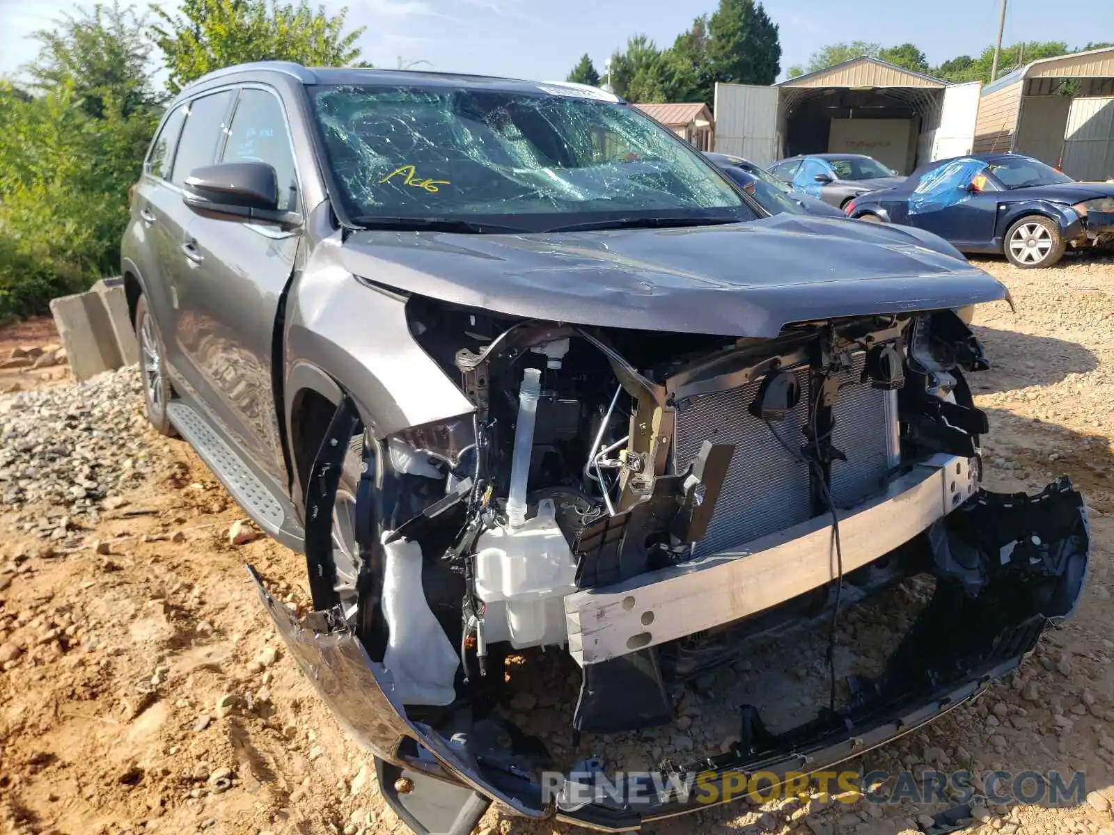 1 Photograph of a damaged car 5TDKZRFH8KS570490 TOYOTA HIGHLANDER 2019