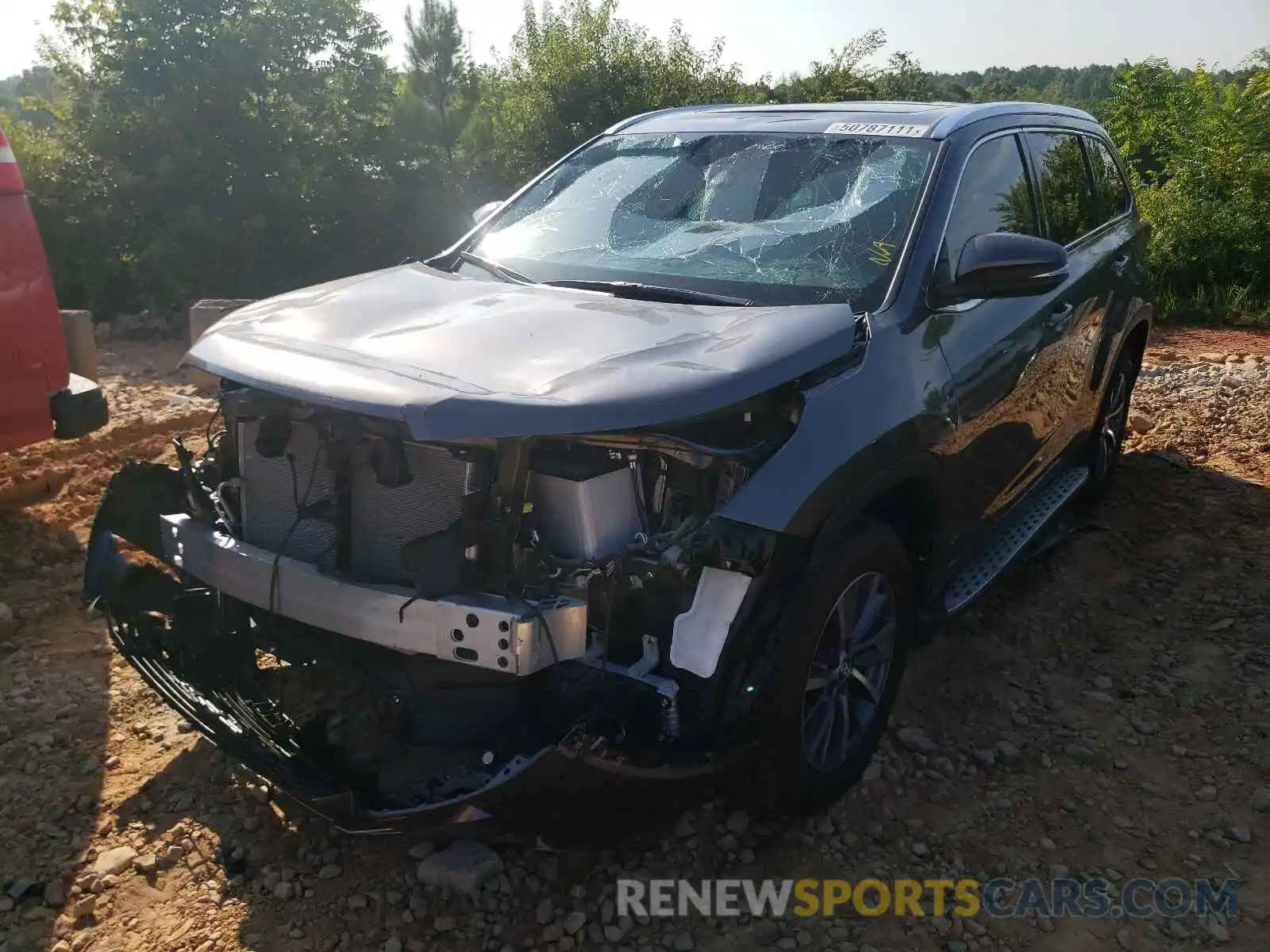 2 Photograph of a damaged car 5TDKZRFH8KS570490 TOYOTA HIGHLANDER 2019