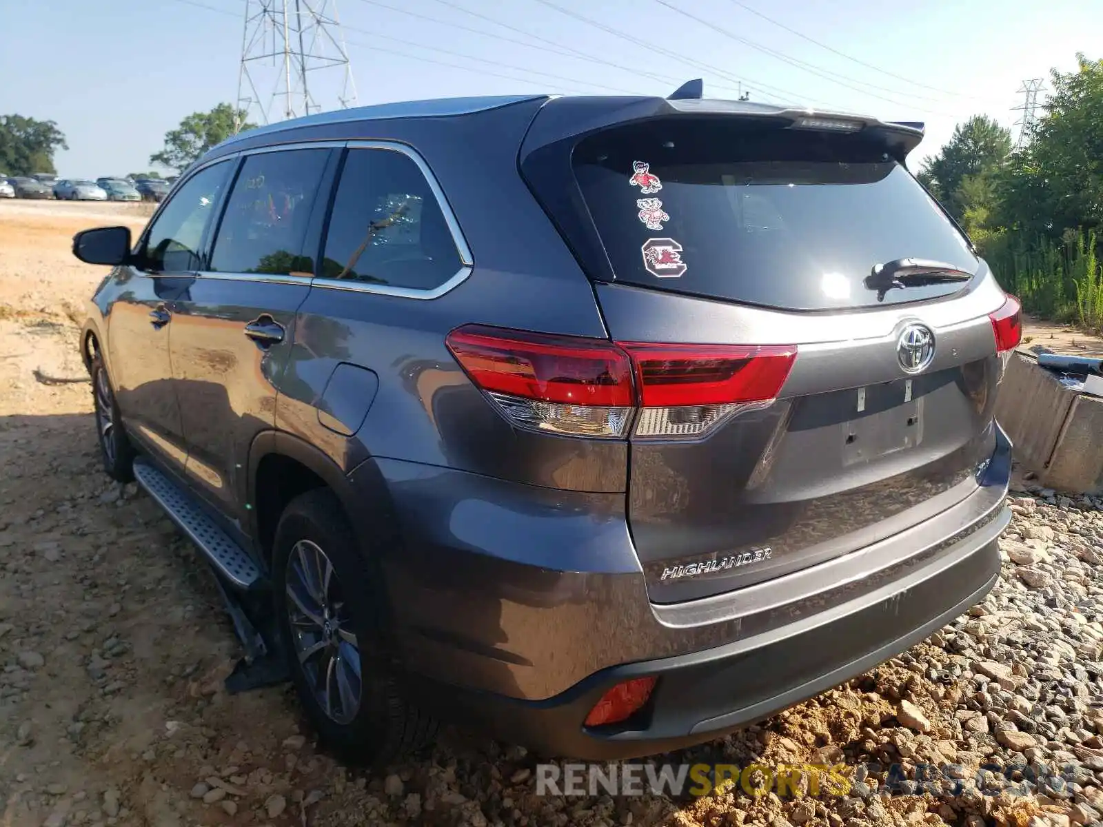 3 Photograph of a damaged car 5TDKZRFH8KS570490 TOYOTA HIGHLANDER 2019