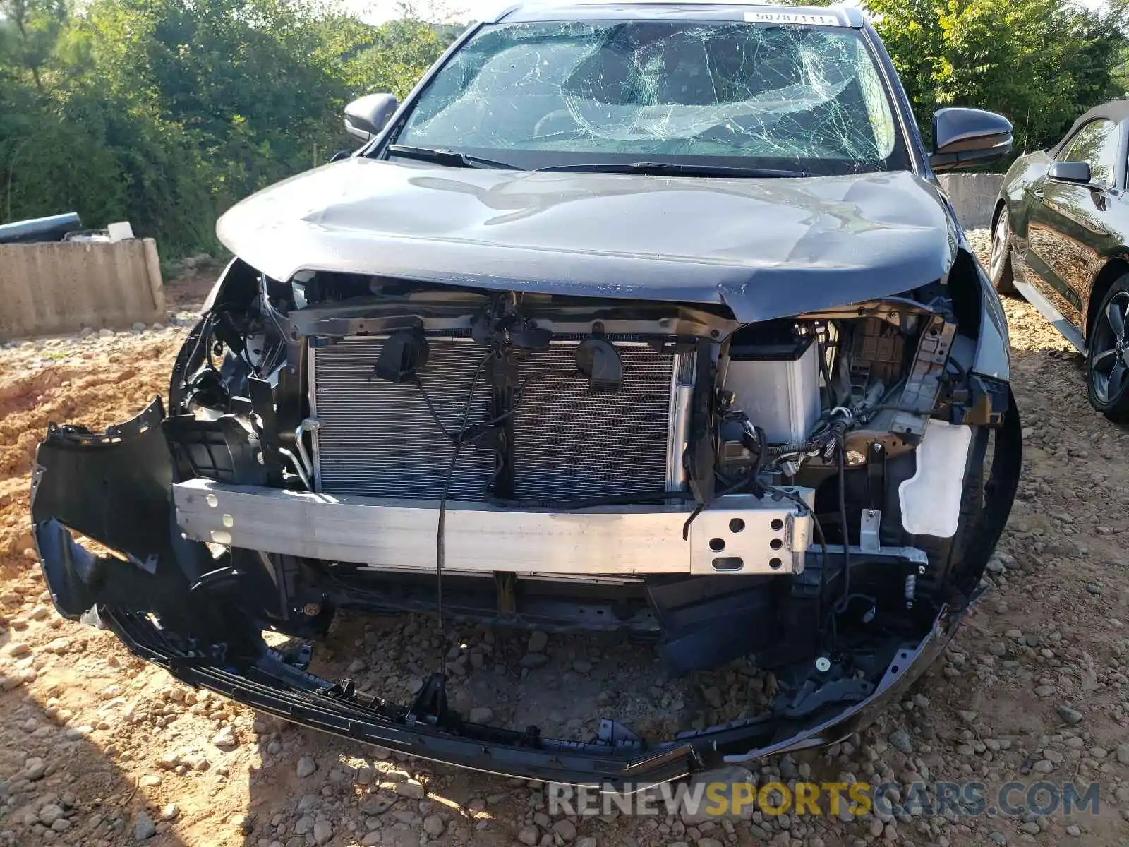 9 Photograph of a damaged car 5TDKZRFH8KS570490 TOYOTA HIGHLANDER 2019