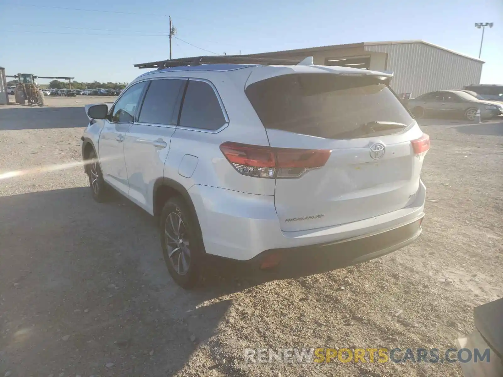 3 Photograph of a damaged car 5TDKZRFH8KS571395 TOYOTA HIGHLANDER 2019