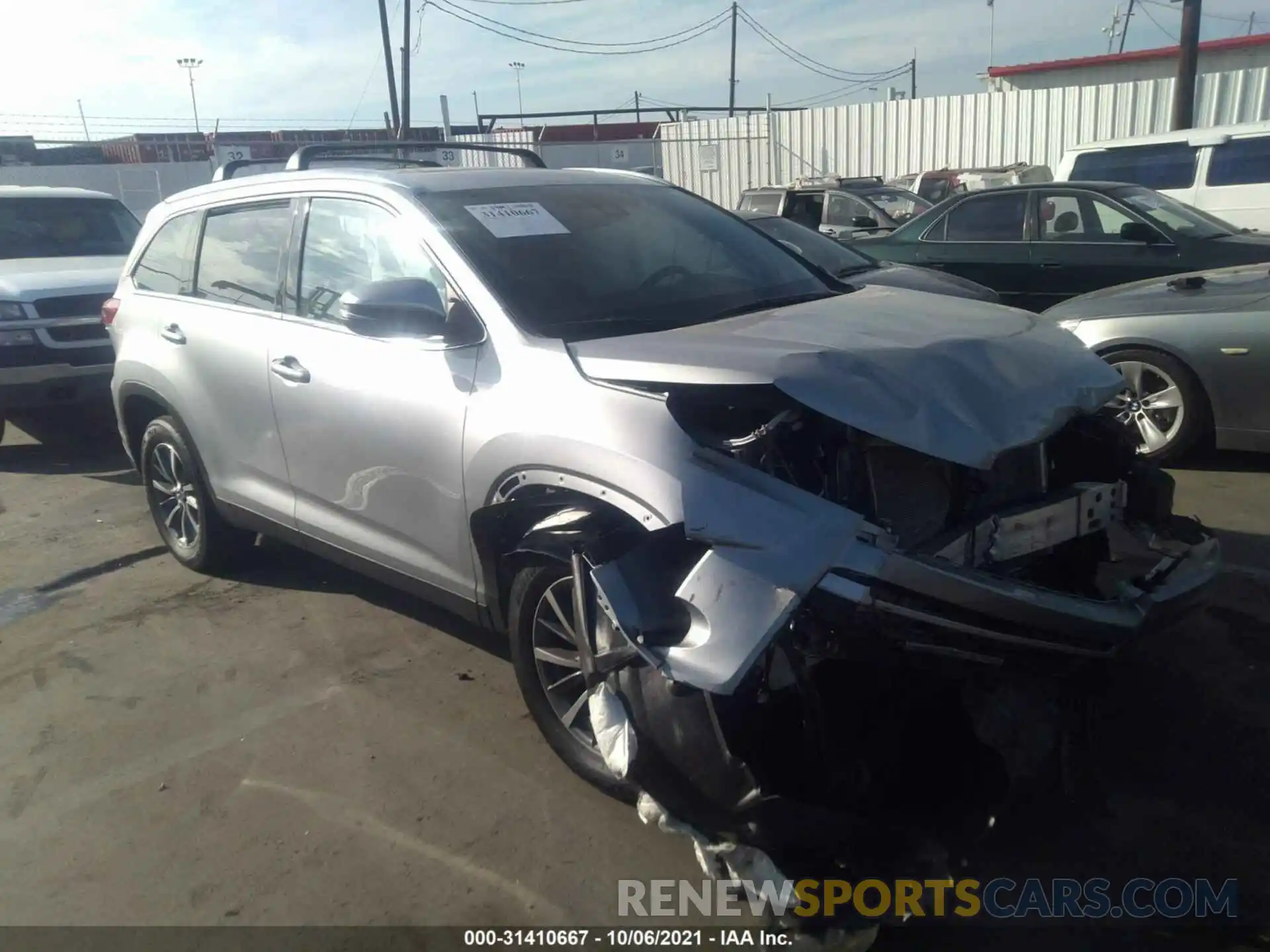 1 Photograph of a damaged car 5TDKZRFH8KS572854 TOYOTA HIGHLANDER 2019