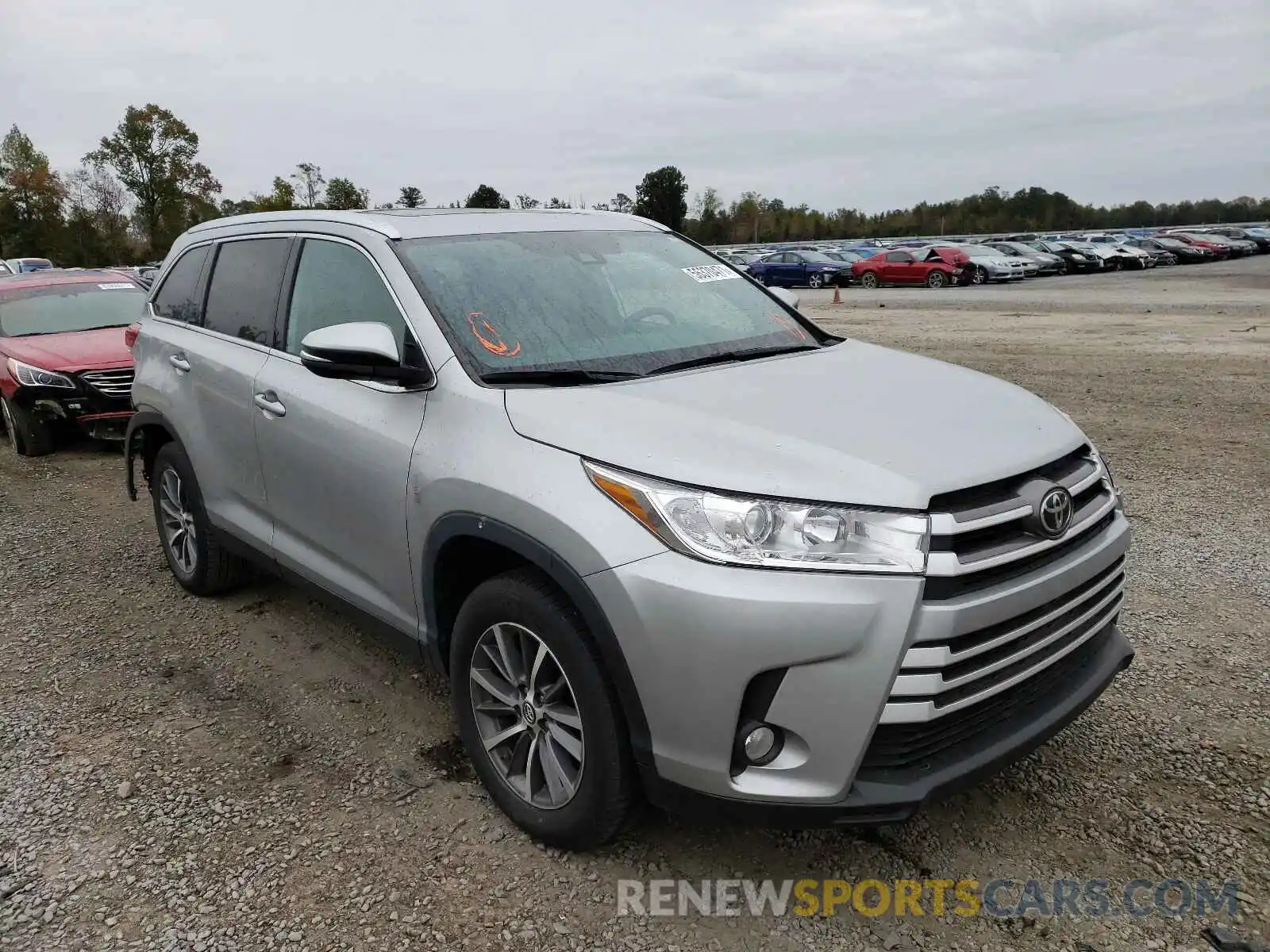 1 Photograph of a damaged car 5TDKZRFH8KS572952 TOYOTA HIGHLANDER 2019