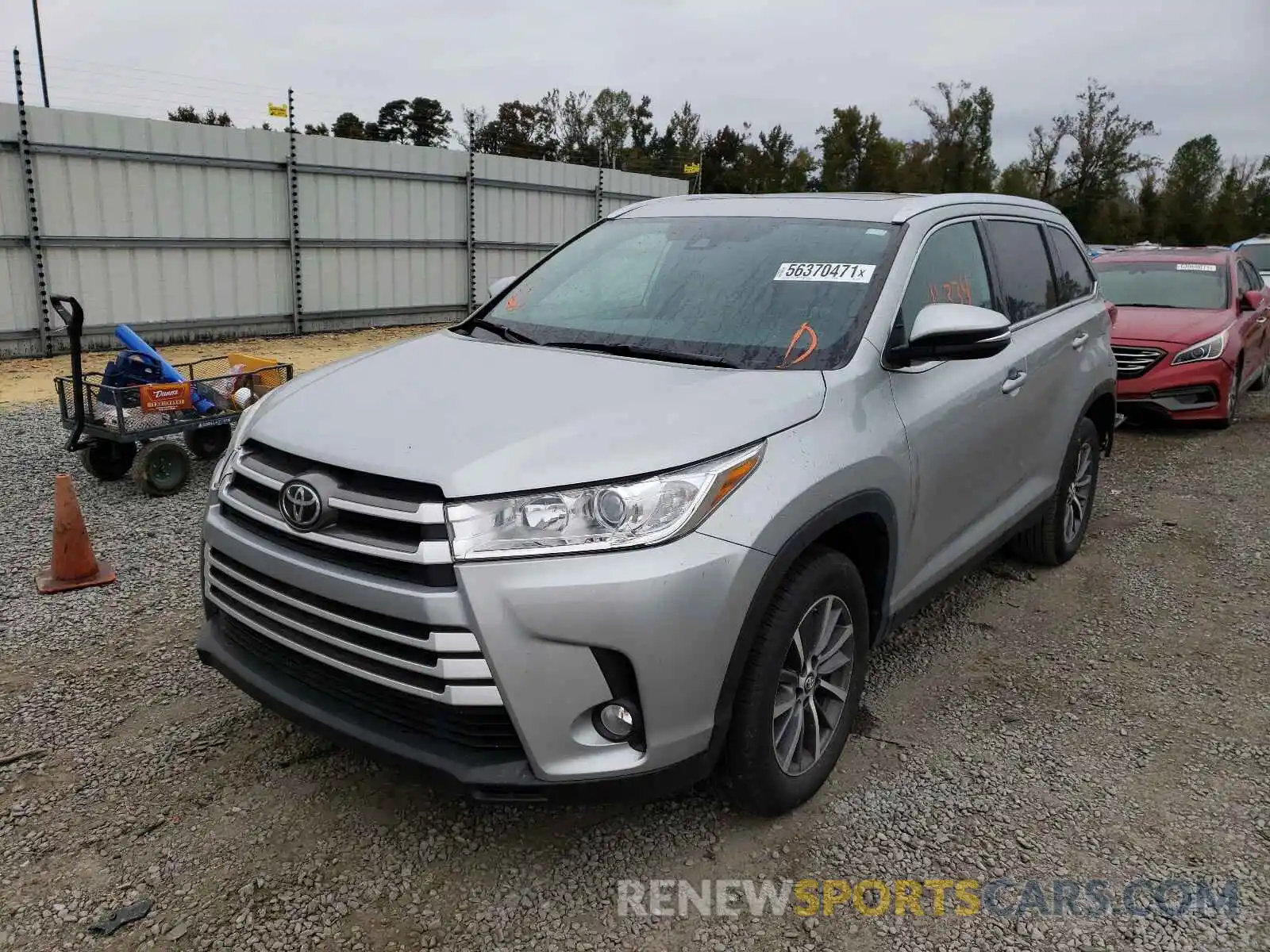 2 Photograph of a damaged car 5TDKZRFH8KS572952 TOYOTA HIGHLANDER 2019