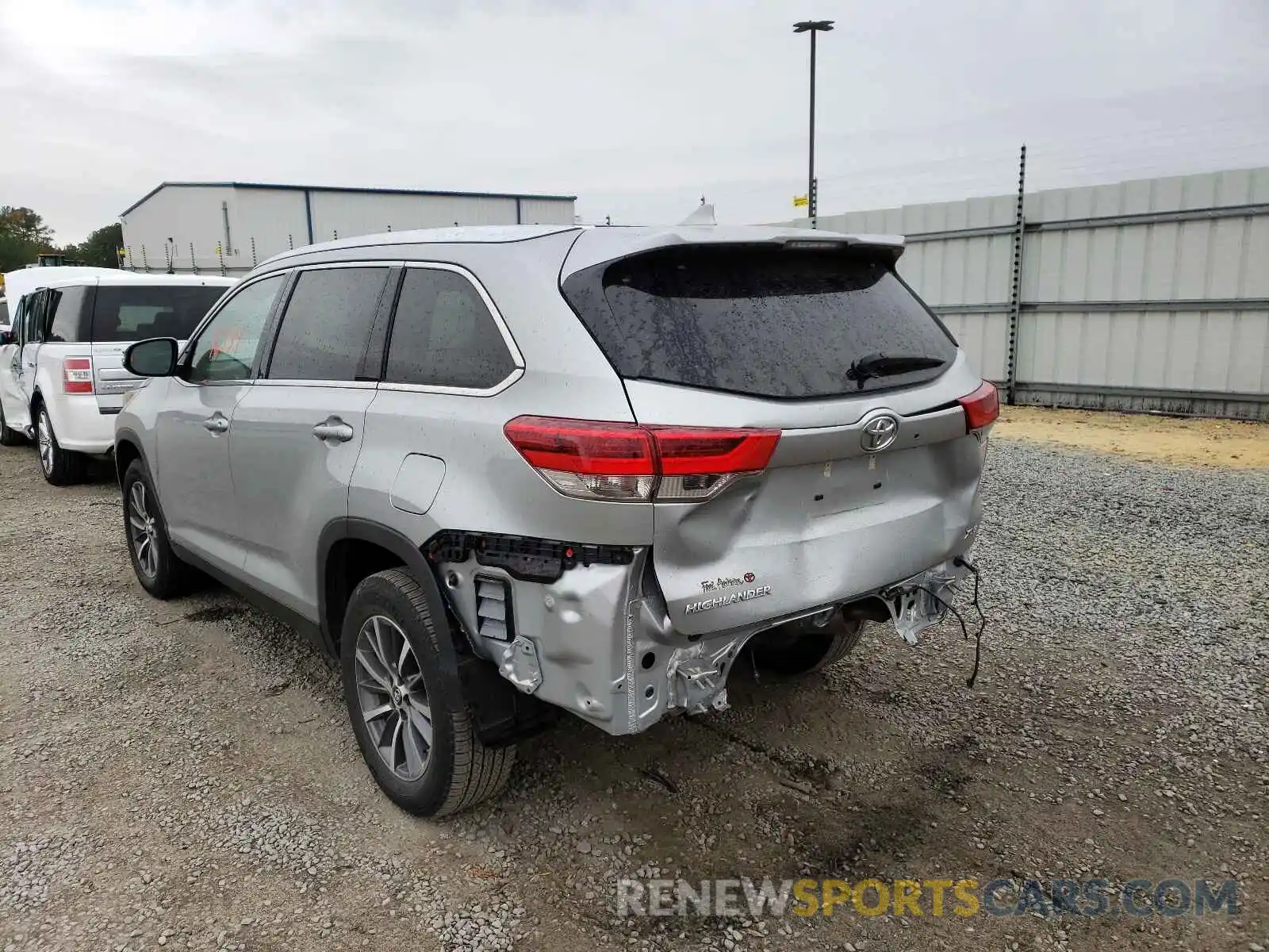 3 Фотография поврежденного автомобиля 5TDKZRFH8KS572952 TOYOTA HIGHLANDER 2019