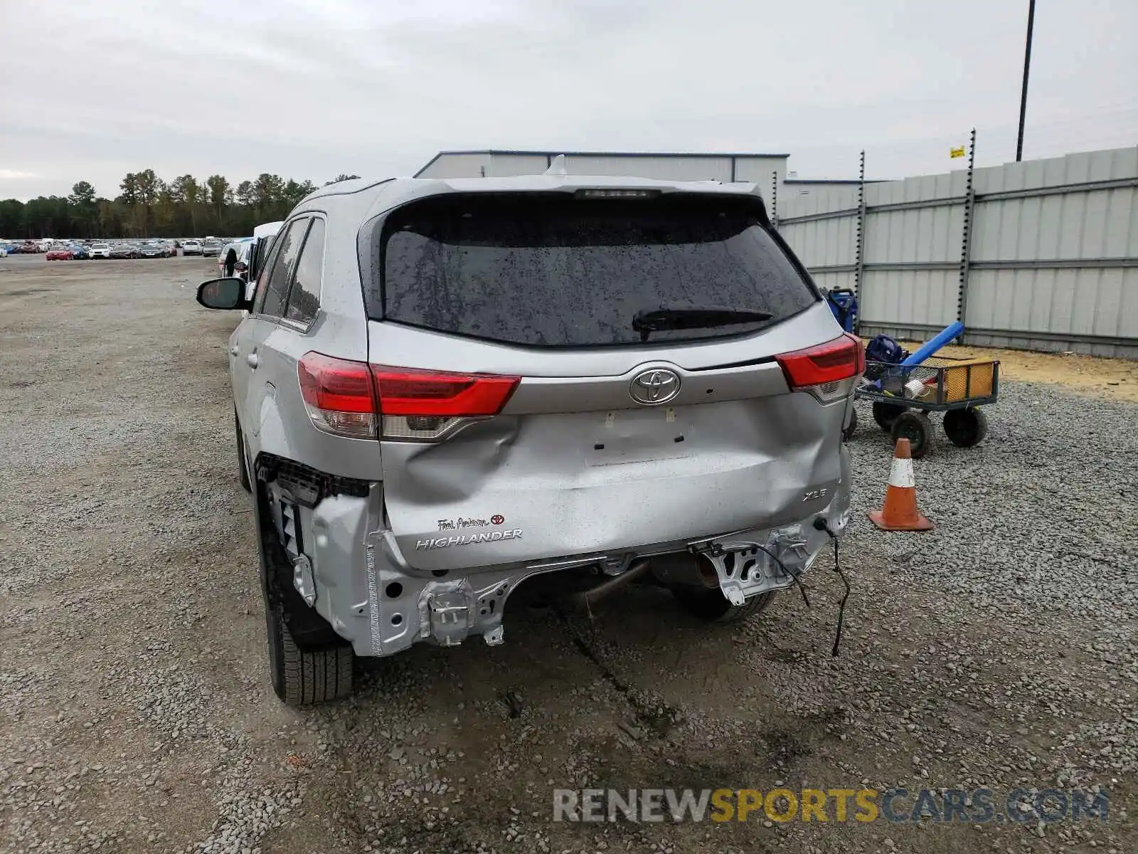 9 Фотография поврежденного автомобиля 5TDKZRFH8KS572952 TOYOTA HIGHLANDER 2019