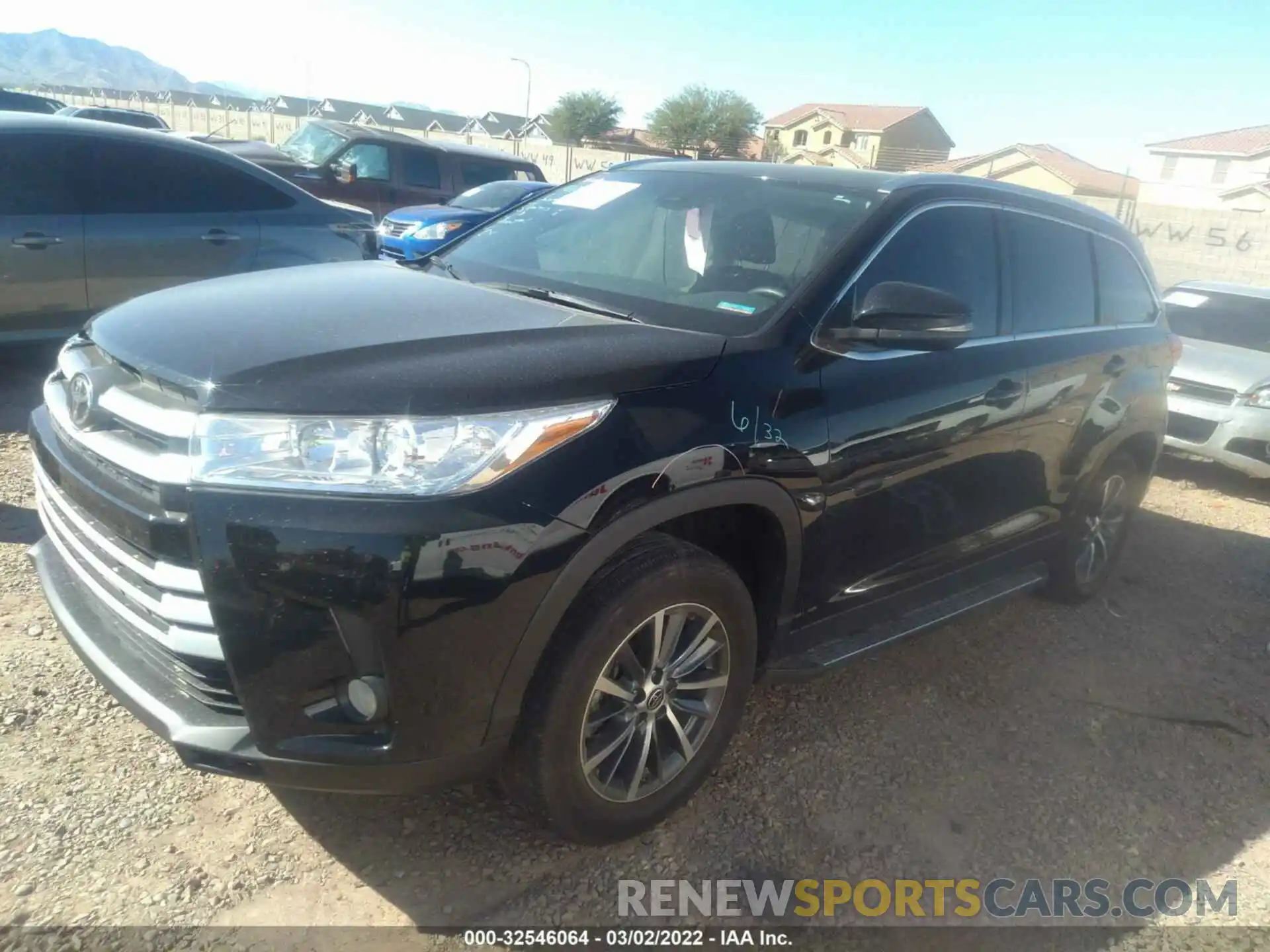 2 Photograph of a damaged car 5TDKZRFH8KS574443 TOYOTA HIGHLANDER 2019