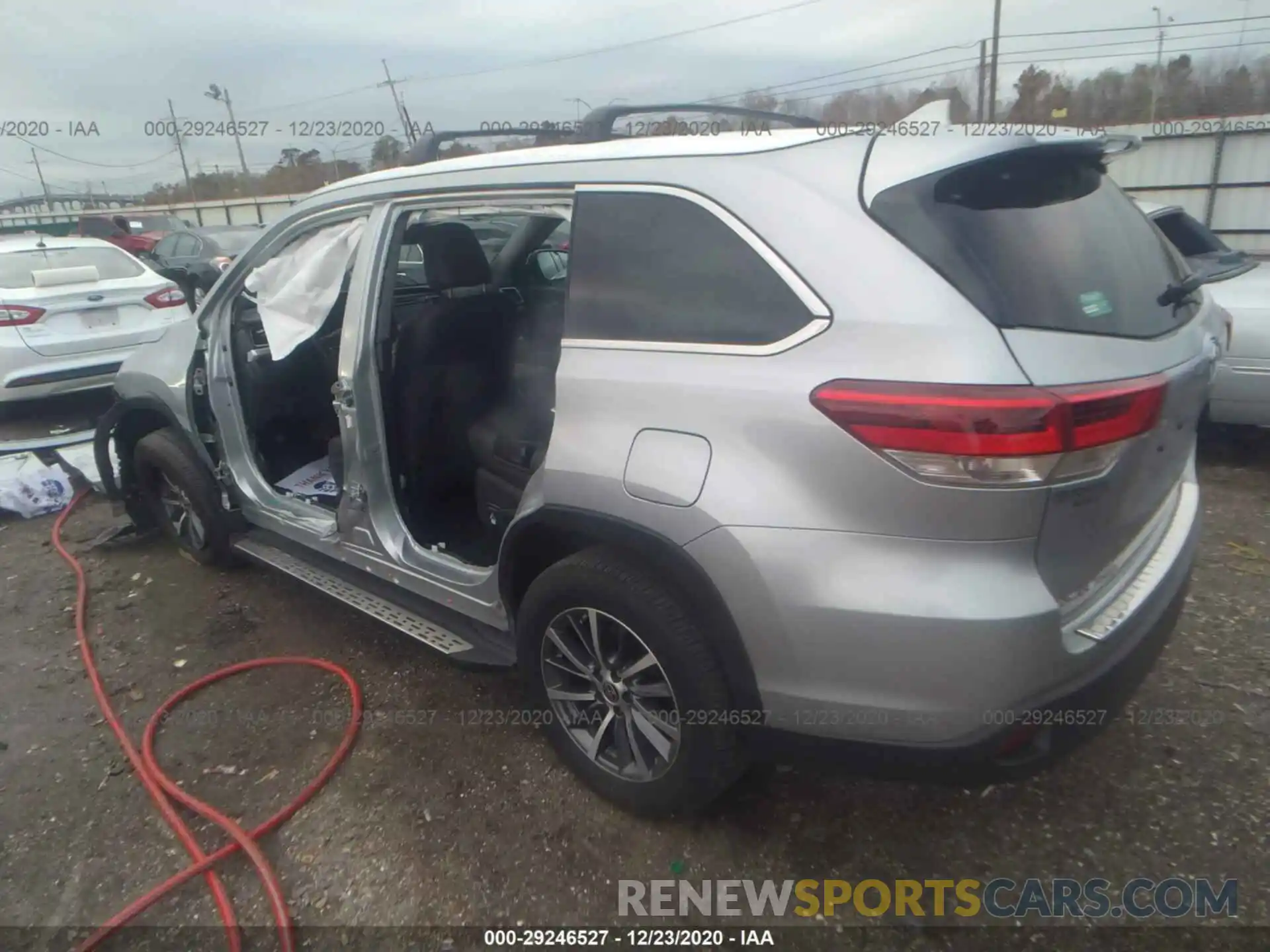 3 Photograph of a damaged car 5TDKZRFH8KS575110 TOYOTA HIGHLANDER 2019