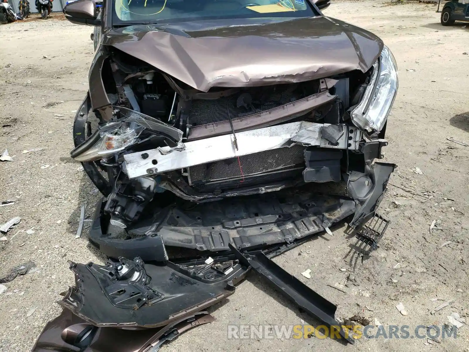 9 Photograph of a damaged car 5TDKZRFH9KS294191 TOYOTA HIGHLANDER 2019
