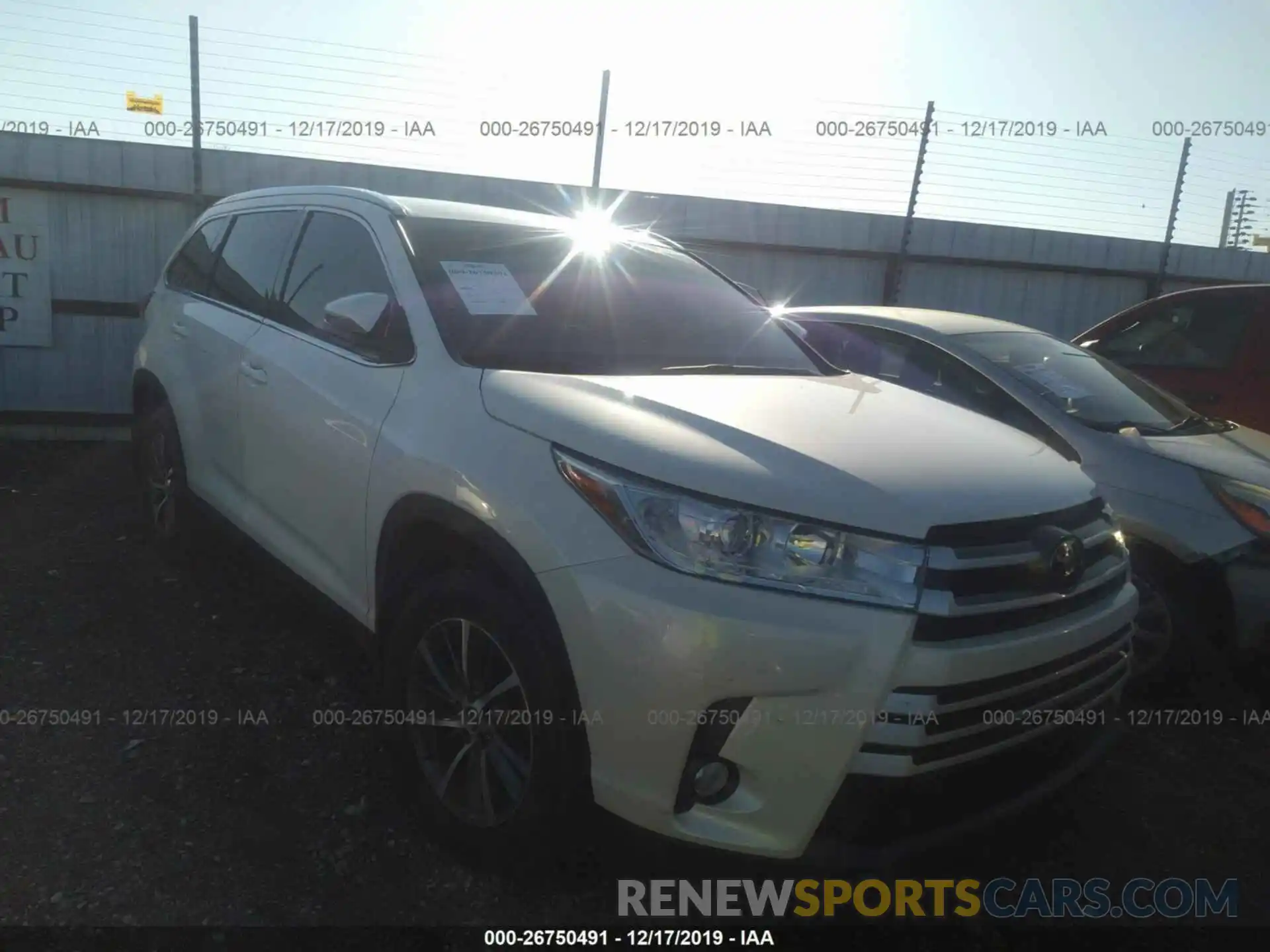 1 Photograph of a damaged car 5TDKZRFH9KS304475 TOYOTA HIGHLANDER 2019