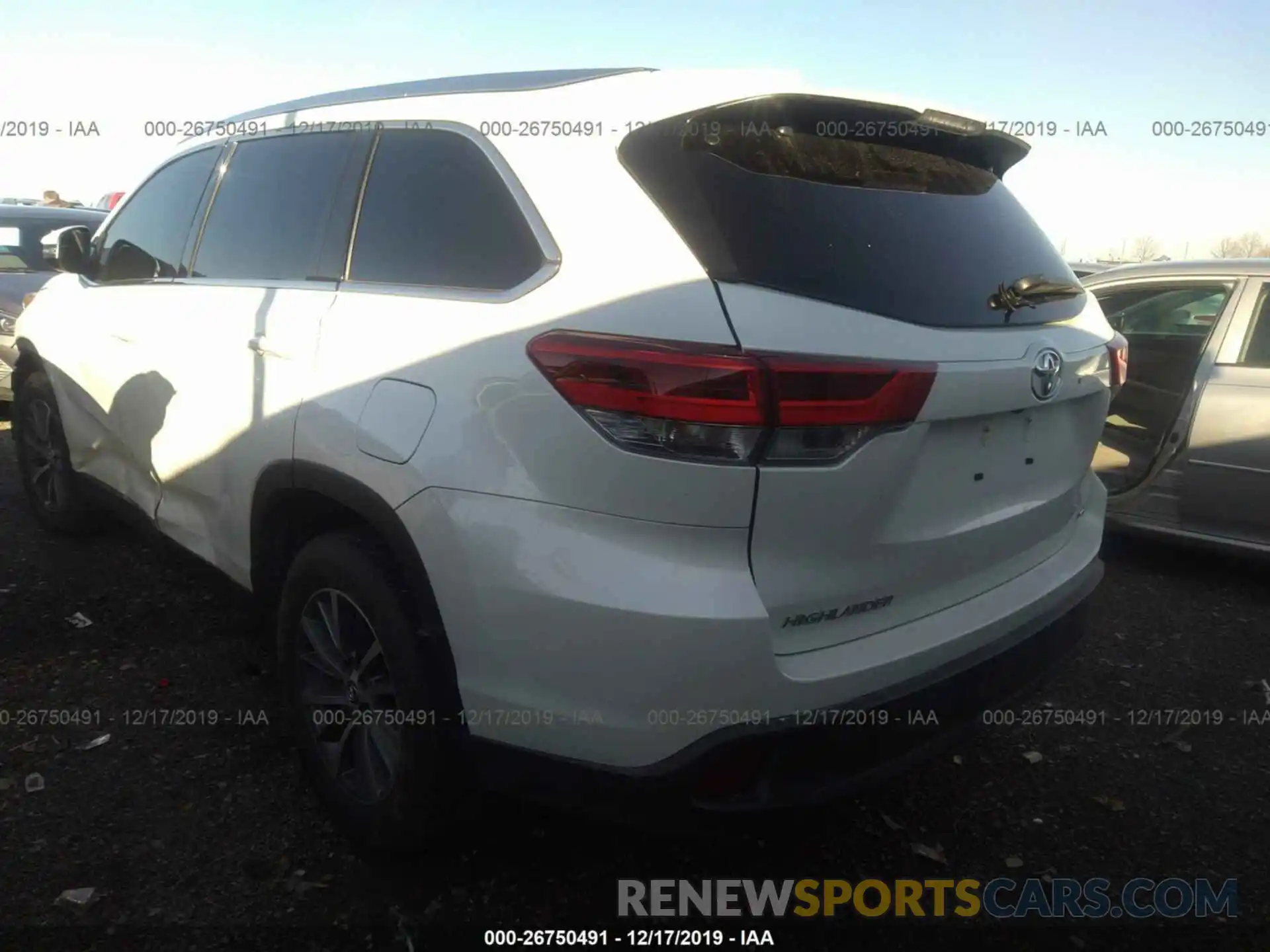 3 Photograph of a damaged car 5TDKZRFH9KS304475 TOYOTA HIGHLANDER 2019