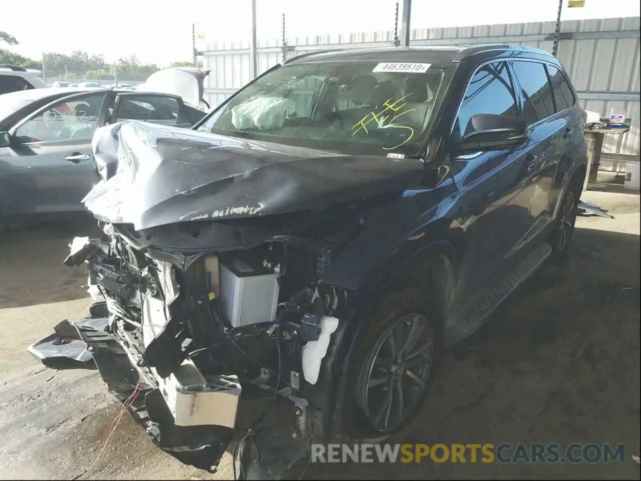 2 Photograph of a damaged car 5TDKZRFH9KS309238 TOYOTA HIGHLANDER 2019