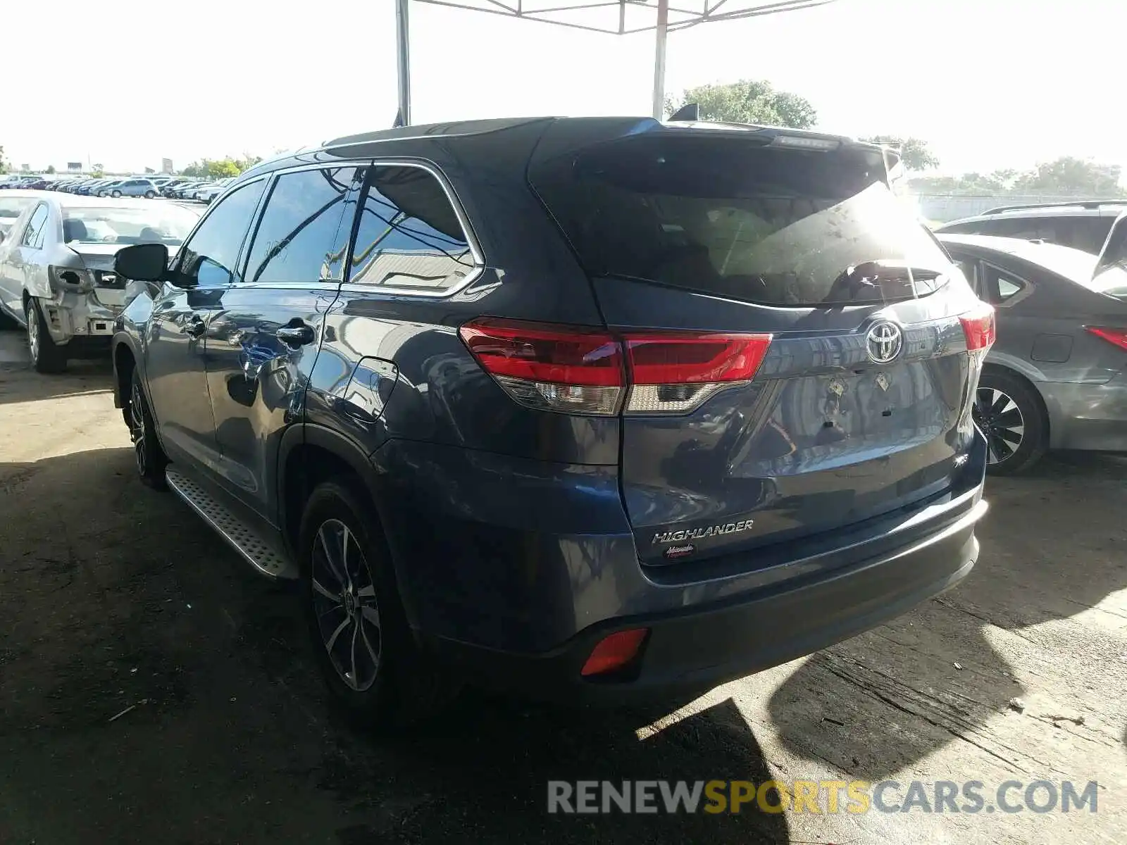 3 Photograph of a damaged car 5TDKZRFH9KS309238 TOYOTA HIGHLANDER 2019