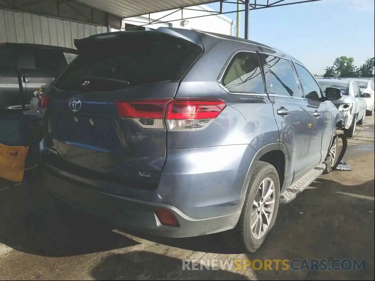 4 Photograph of a damaged car 5TDKZRFH9KS309238 TOYOTA HIGHLANDER 2019