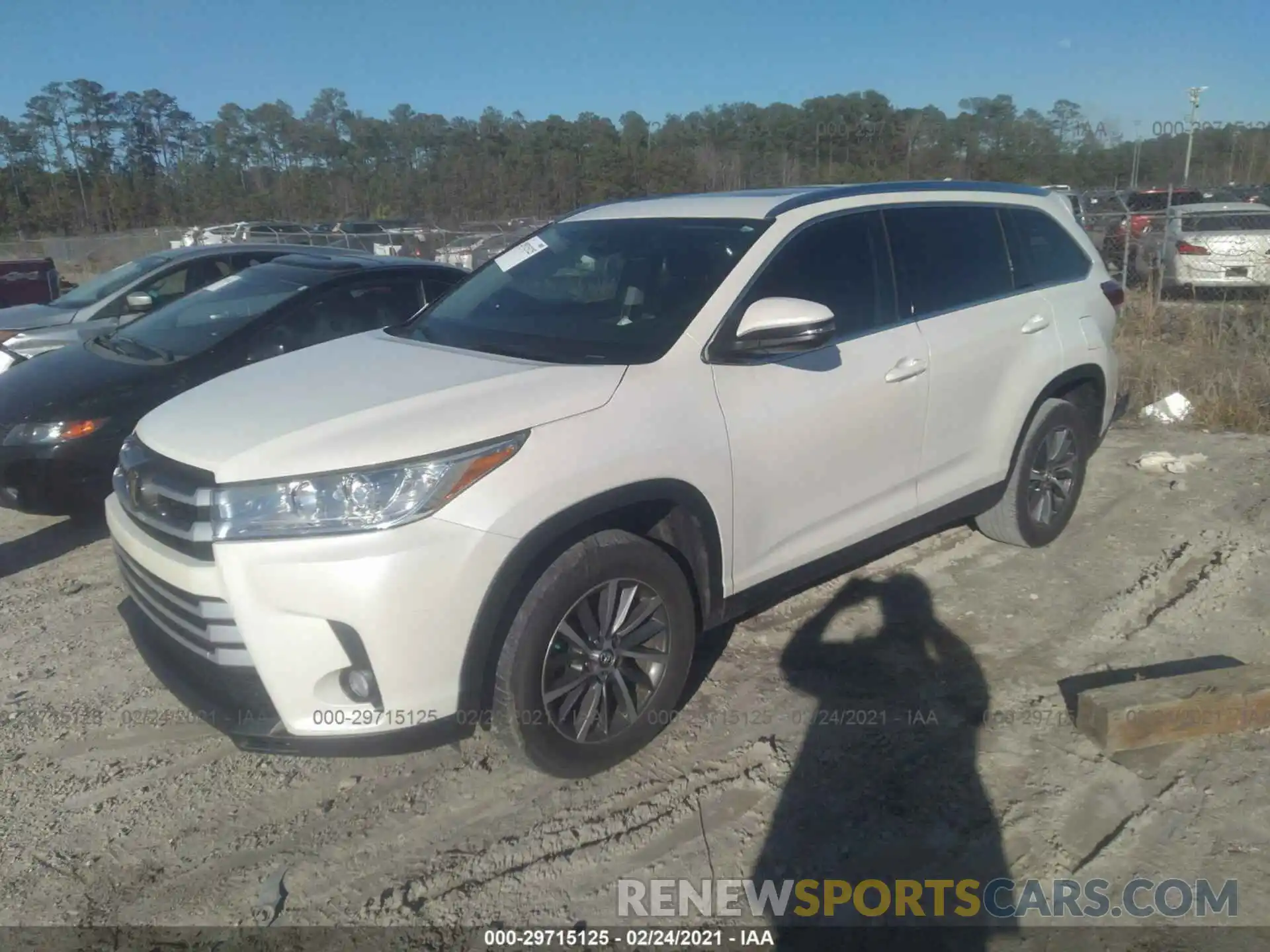 2 Photograph of a damaged car 5TDKZRFH9KS319705 TOYOTA HIGHLANDER 2019