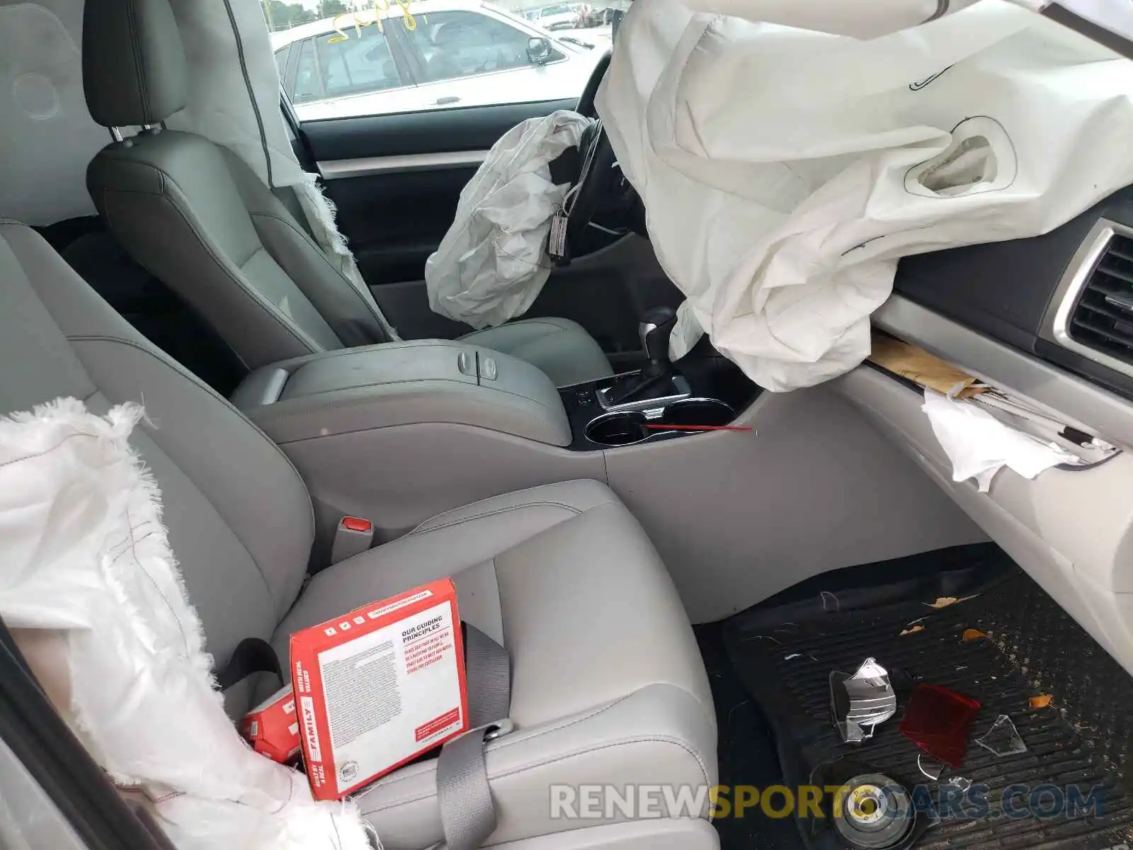 5 Photograph of a damaged car 5TDKZRFH9KS321082 TOYOTA HIGHLANDER 2019