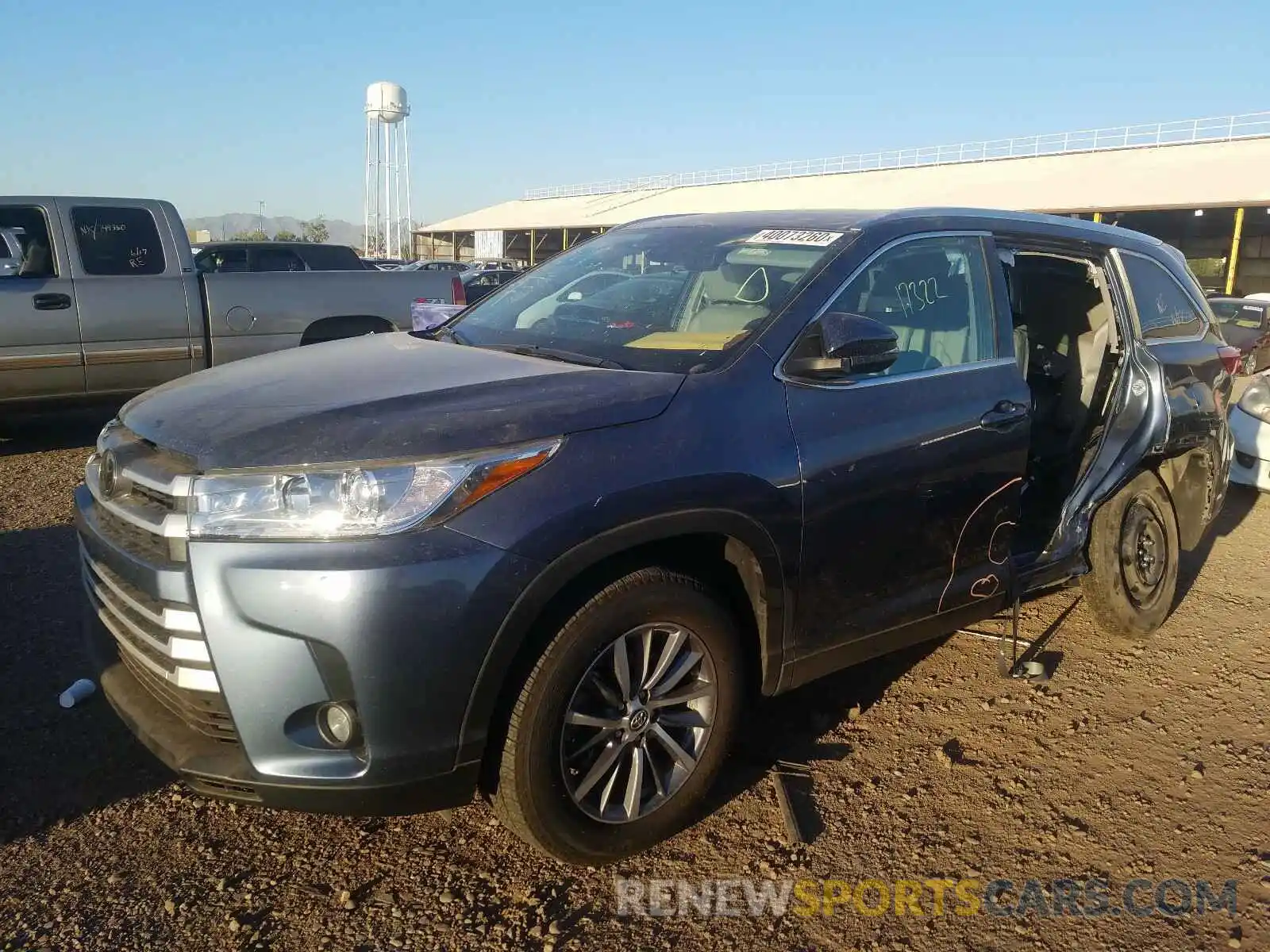 2 Photograph of a damaged car 5TDKZRFH9KS321941 TOYOTA HIGHLANDER 2019