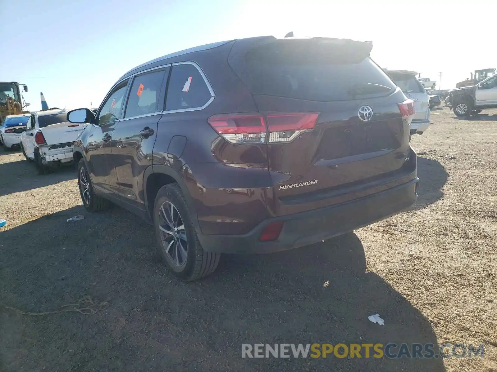 3 Photograph of a damaged car 5TDKZRFH9KS332602 TOYOTA HIGHLANDER 2019