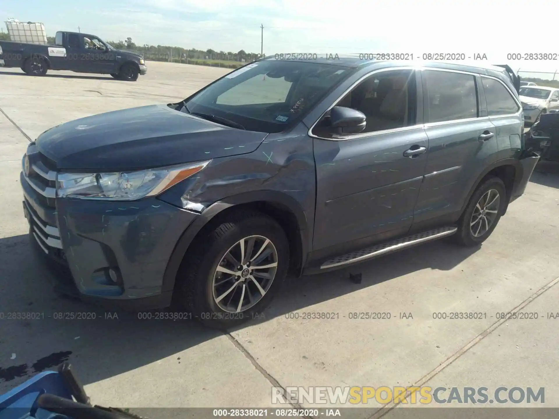 2 Photograph of a damaged car 5TDKZRFH9KS334186 TOYOTA HIGHLANDER 2019