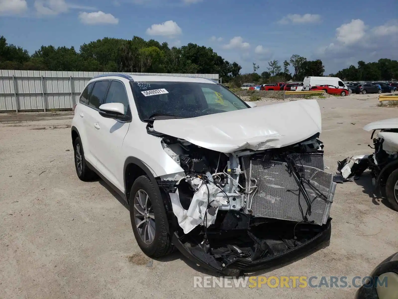 1 Photograph of a damaged car 5TDKZRFH9KS340196 TOYOTA HIGHLANDER 2019