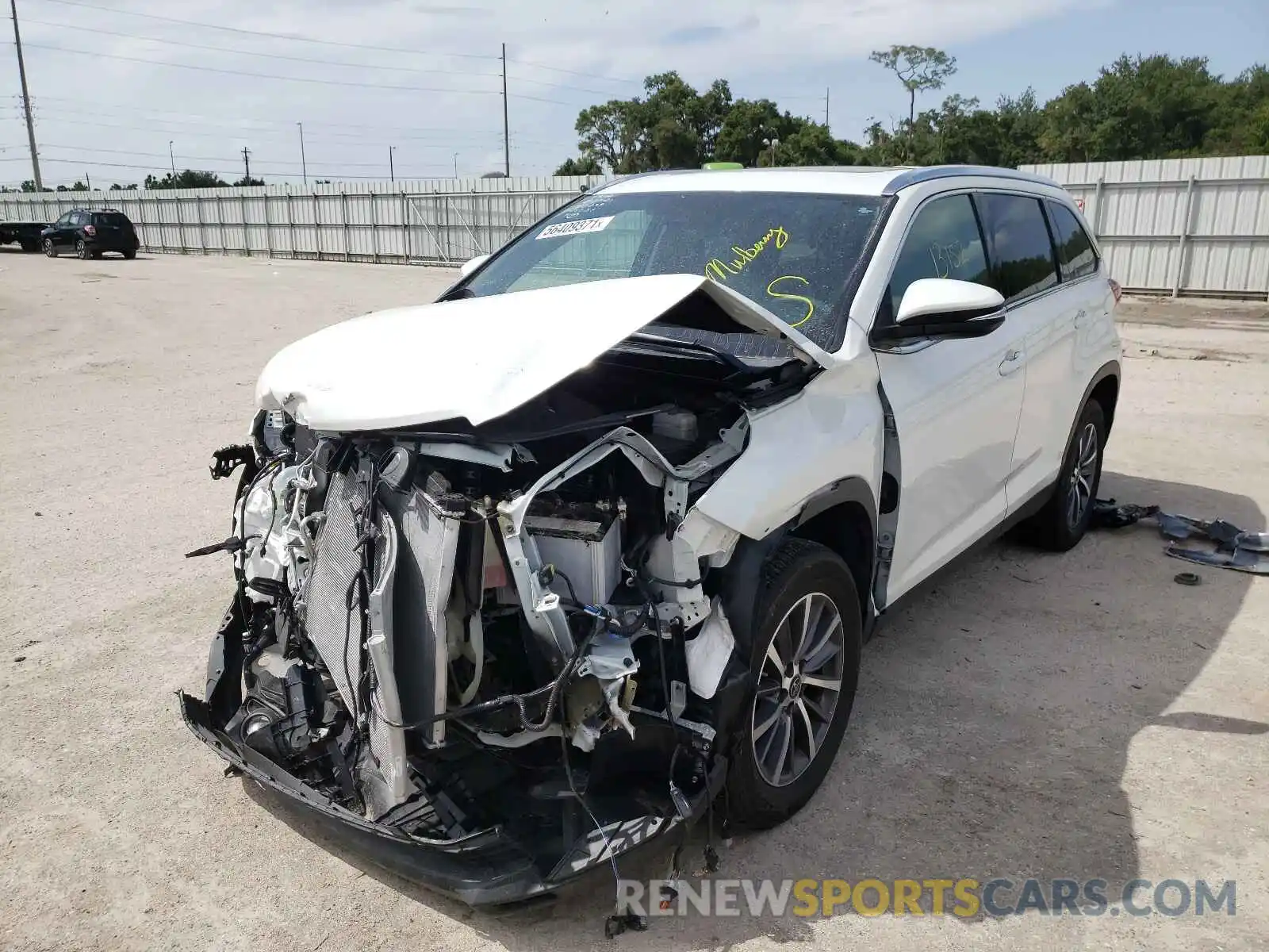 2 Photograph of a damaged car 5TDKZRFH9KS340196 TOYOTA HIGHLANDER 2019