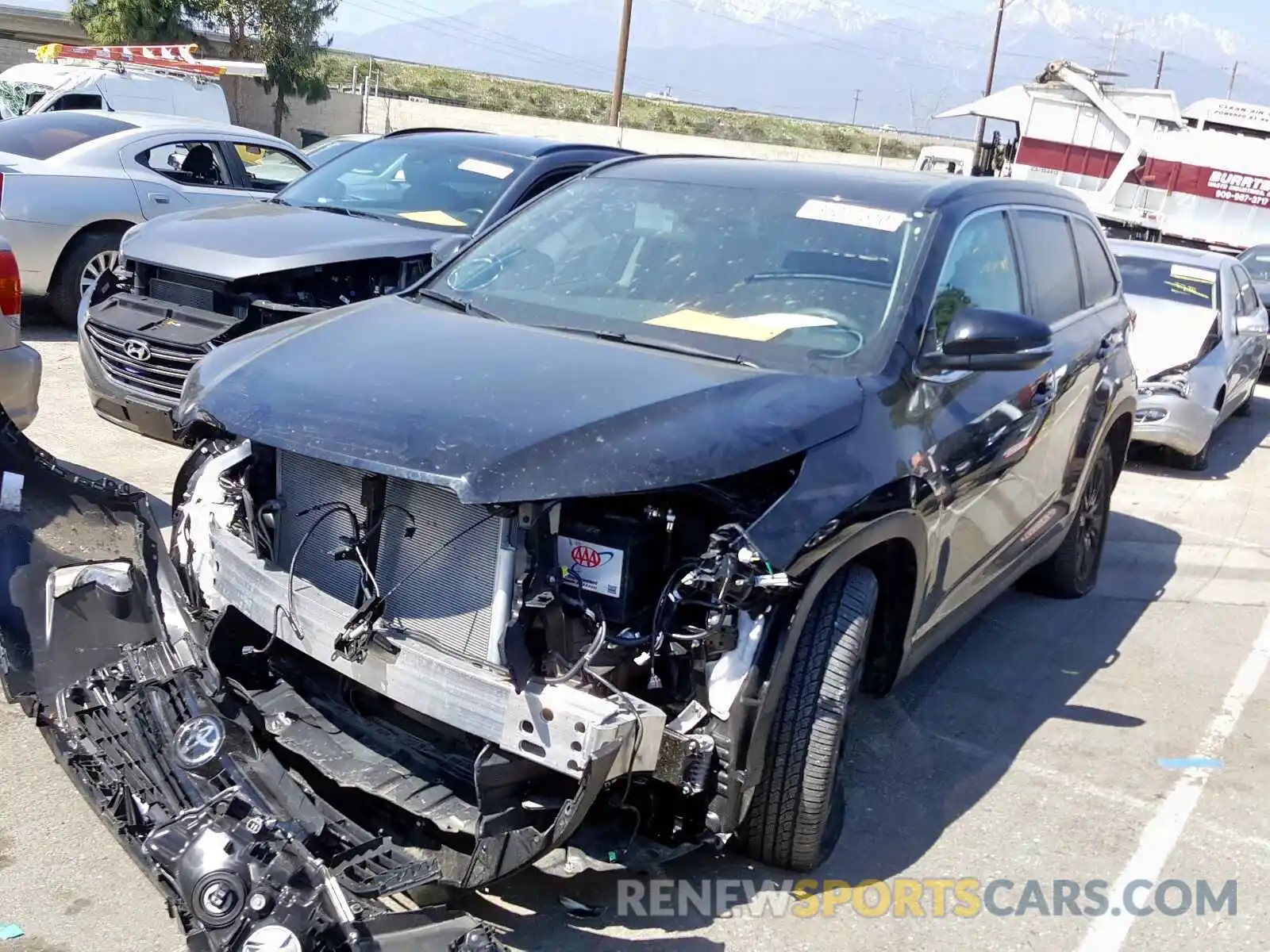 2 Photograph of a damaged car 5TDKZRFH9KS340344 TOYOTA HIGHLANDER 2019