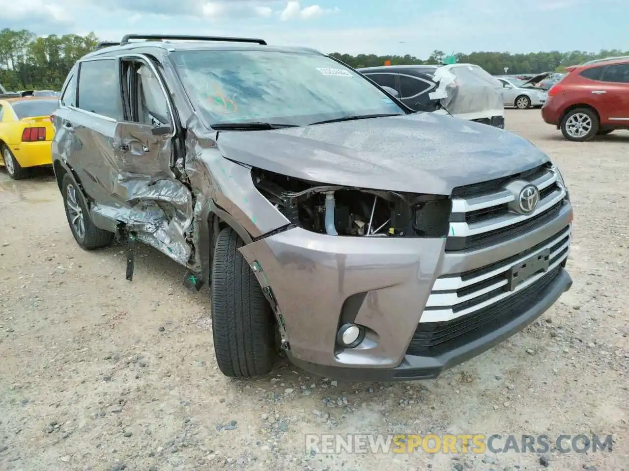 1 Photograph of a damaged car 5TDKZRFH9KS345480 TOYOTA HIGHLANDER 2019