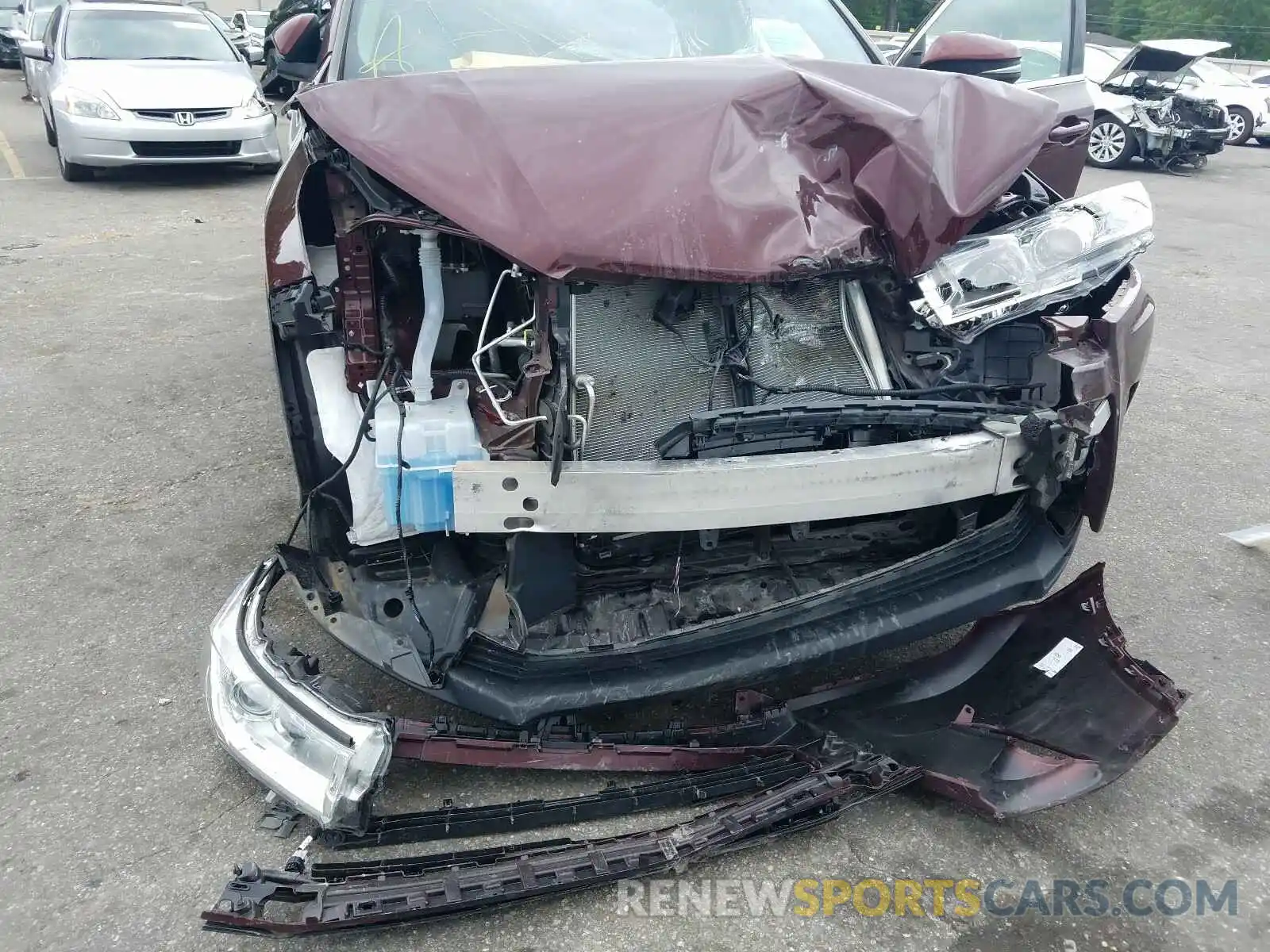 9 Photograph of a damaged car 5TDKZRFH9KS354826 TOYOTA HIGHLANDER 2019