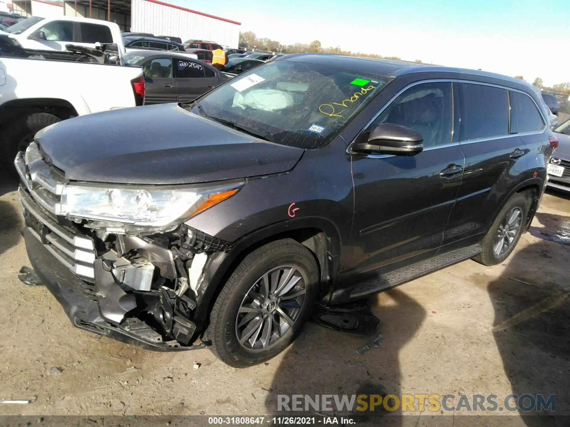 2 Photograph of a damaged car 5TDKZRFH9KS356432 TOYOTA HIGHLANDER 2019