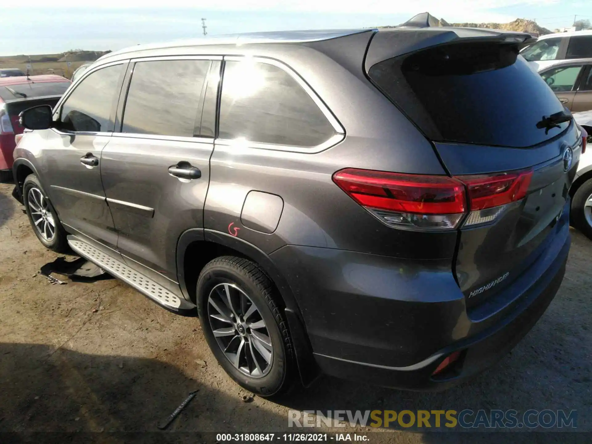 3 Photograph of a damaged car 5TDKZRFH9KS356432 TOYOTA HIGHLANDER 2019