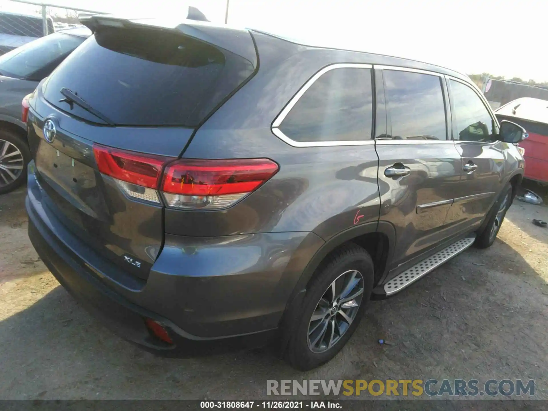 4 Photograph of a damaged car 5TDKZRFH9KS356432 TOYOTA HIGHLANDER 2019