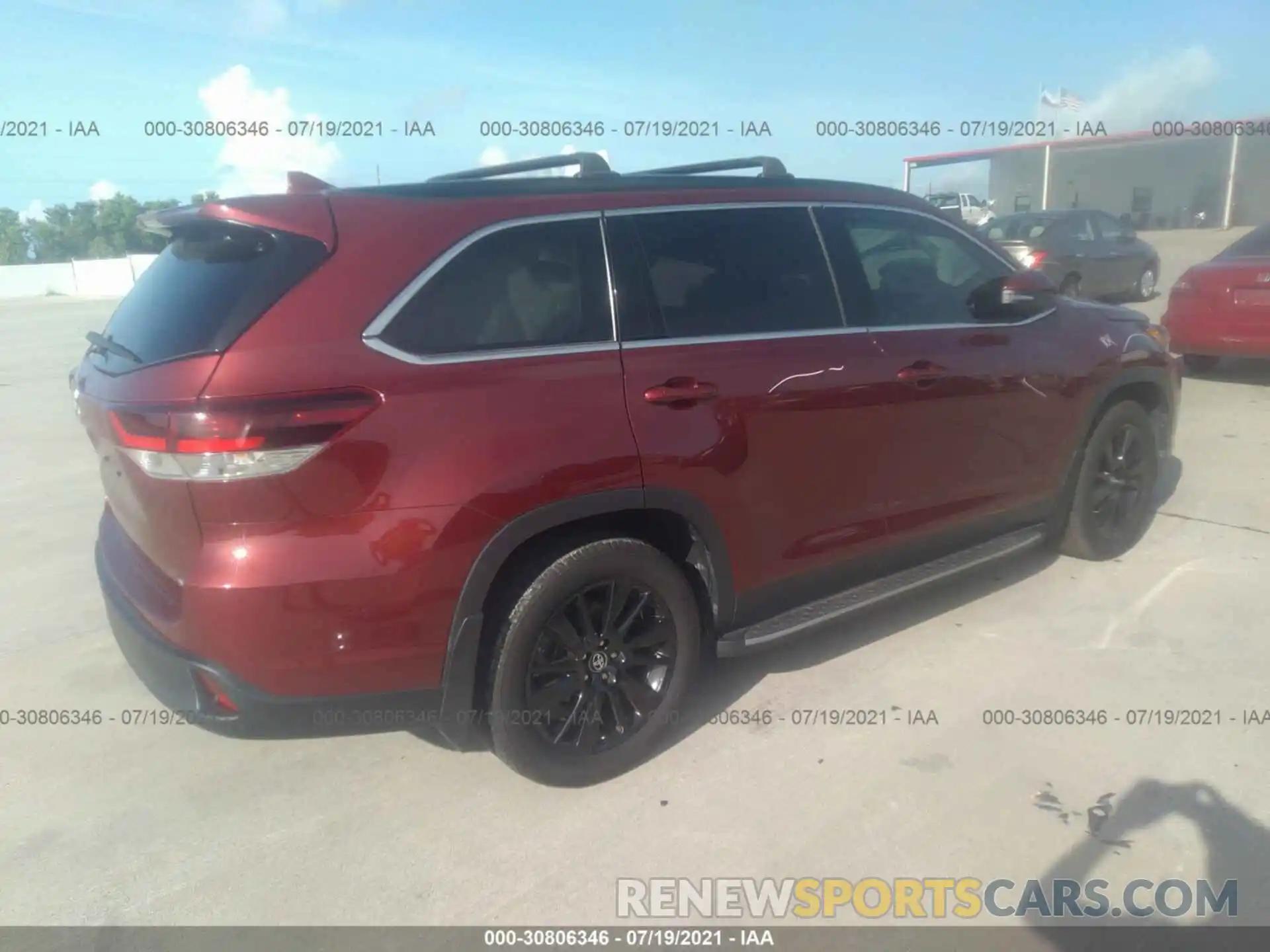 4 Photograph of a damaged car 5TDKZRFH9KS357144 TOYOTA HIGHLANDER 2019