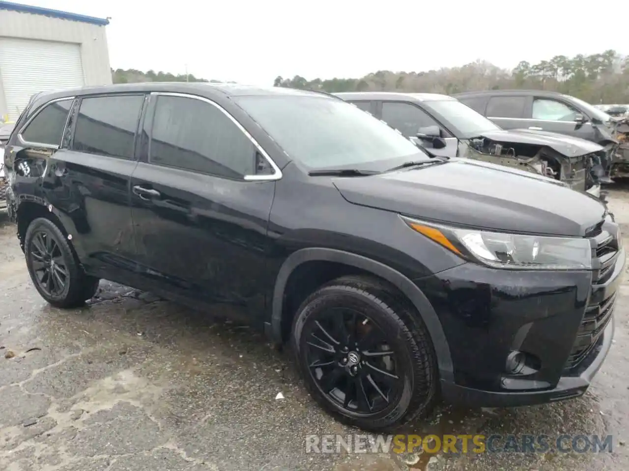 4 Photograph of a damaged car 5TDKZRFH9KS357533 TOYOTA HIGHLANDER 2019