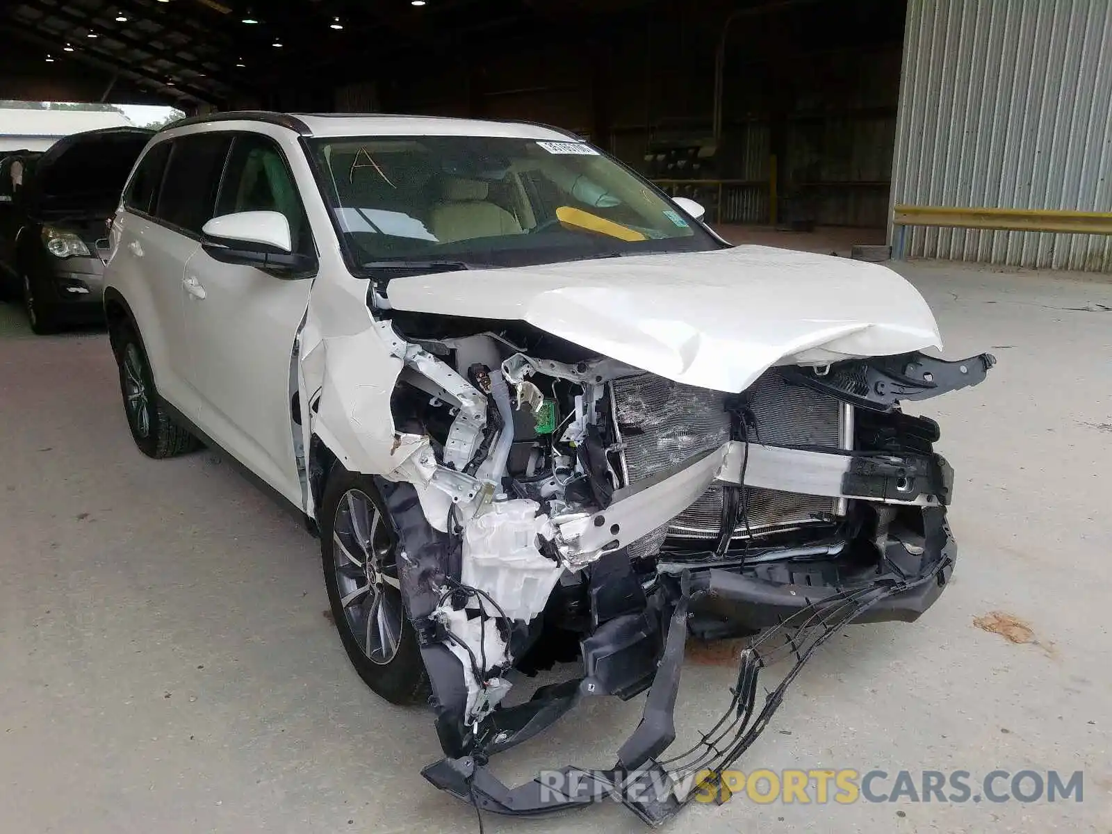 1 Photograph of a damaged car 5TDKZRFH9KS368693 TOYOTA HIGHLANDER 2019