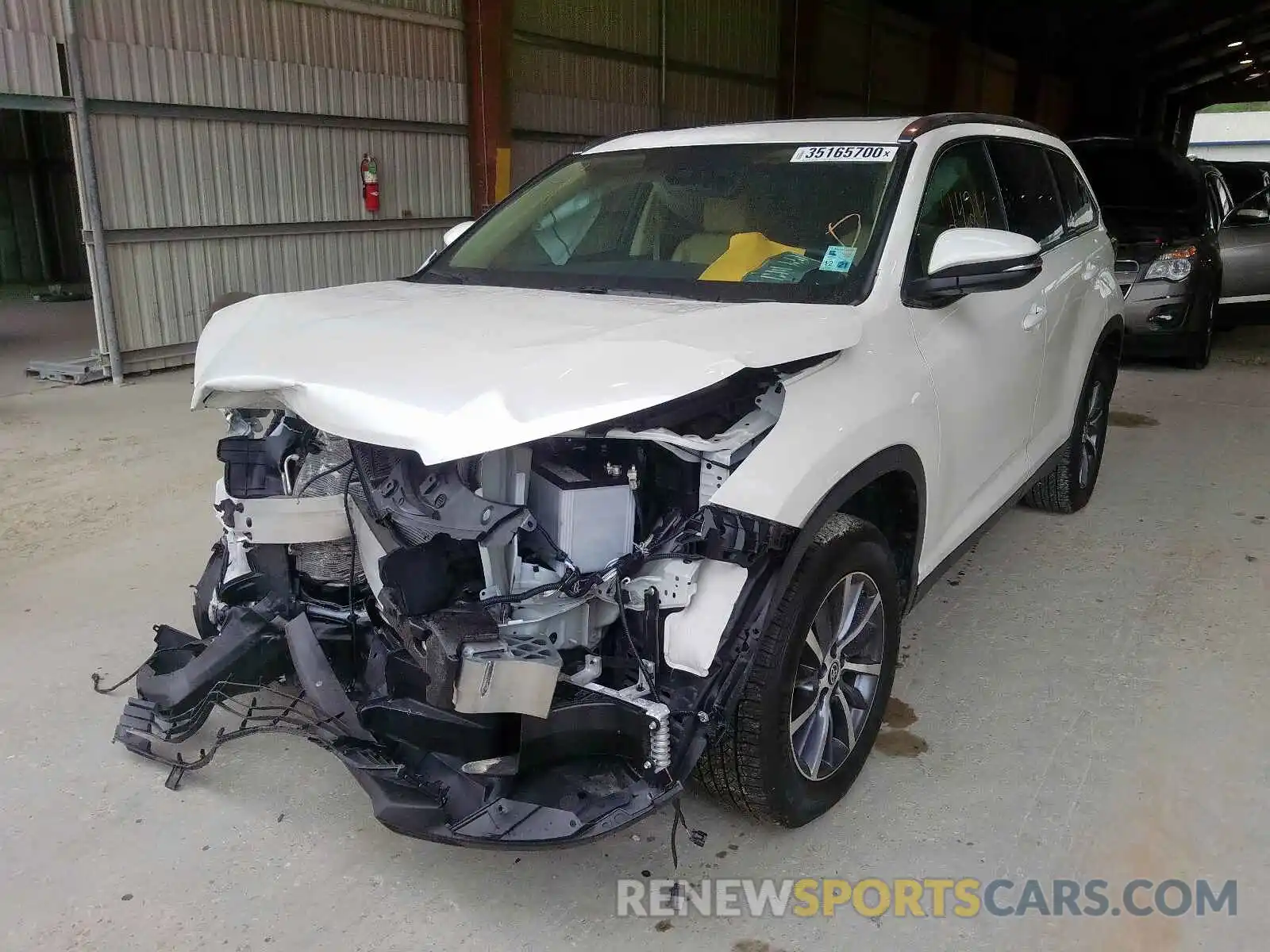 2 Photograph of a damaged car 5TDKZRFH9KS368693 TOYOTA HIGHLANDER 2019